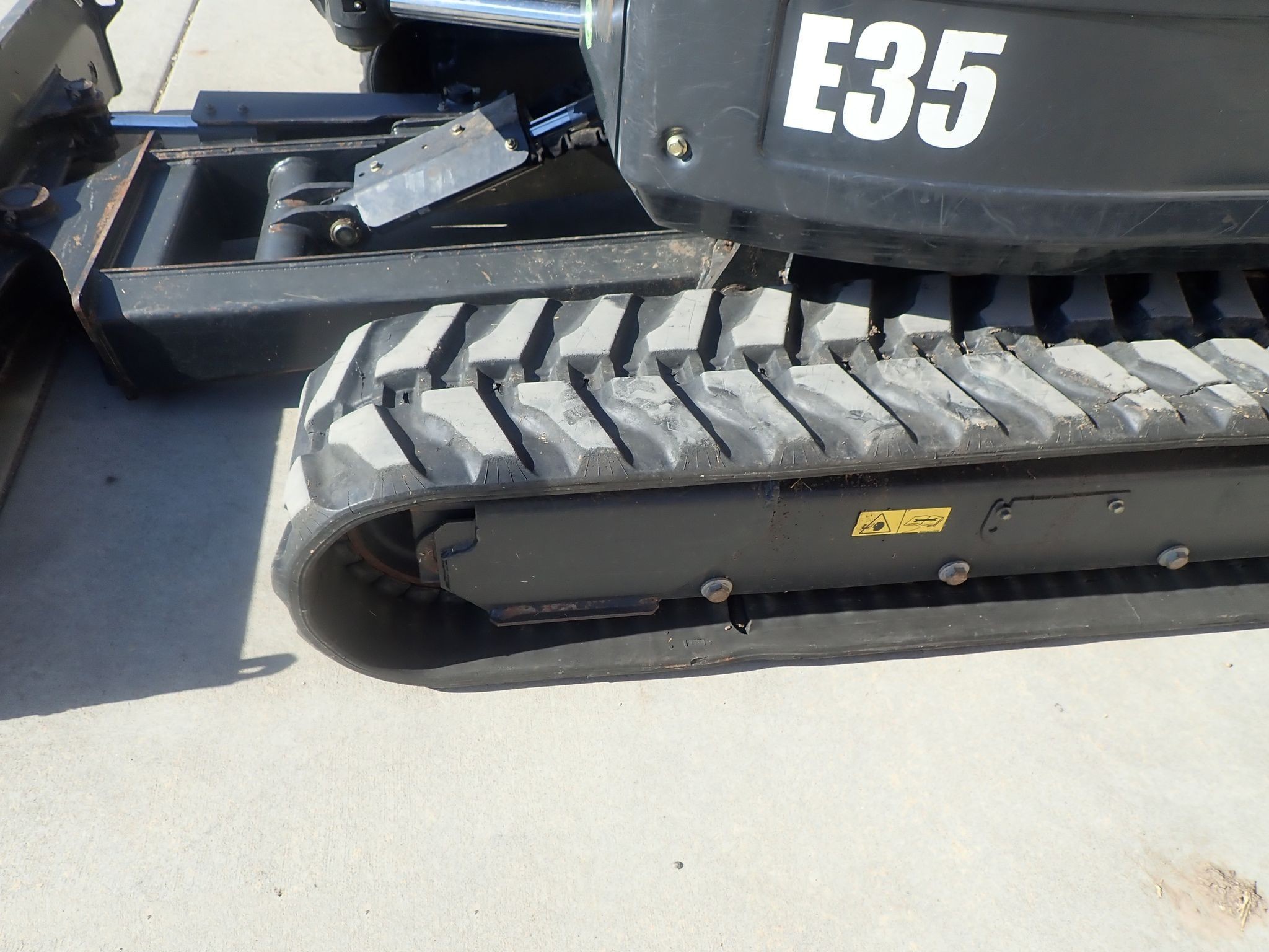 gallery 2015 Bobcat E35  mini excavator