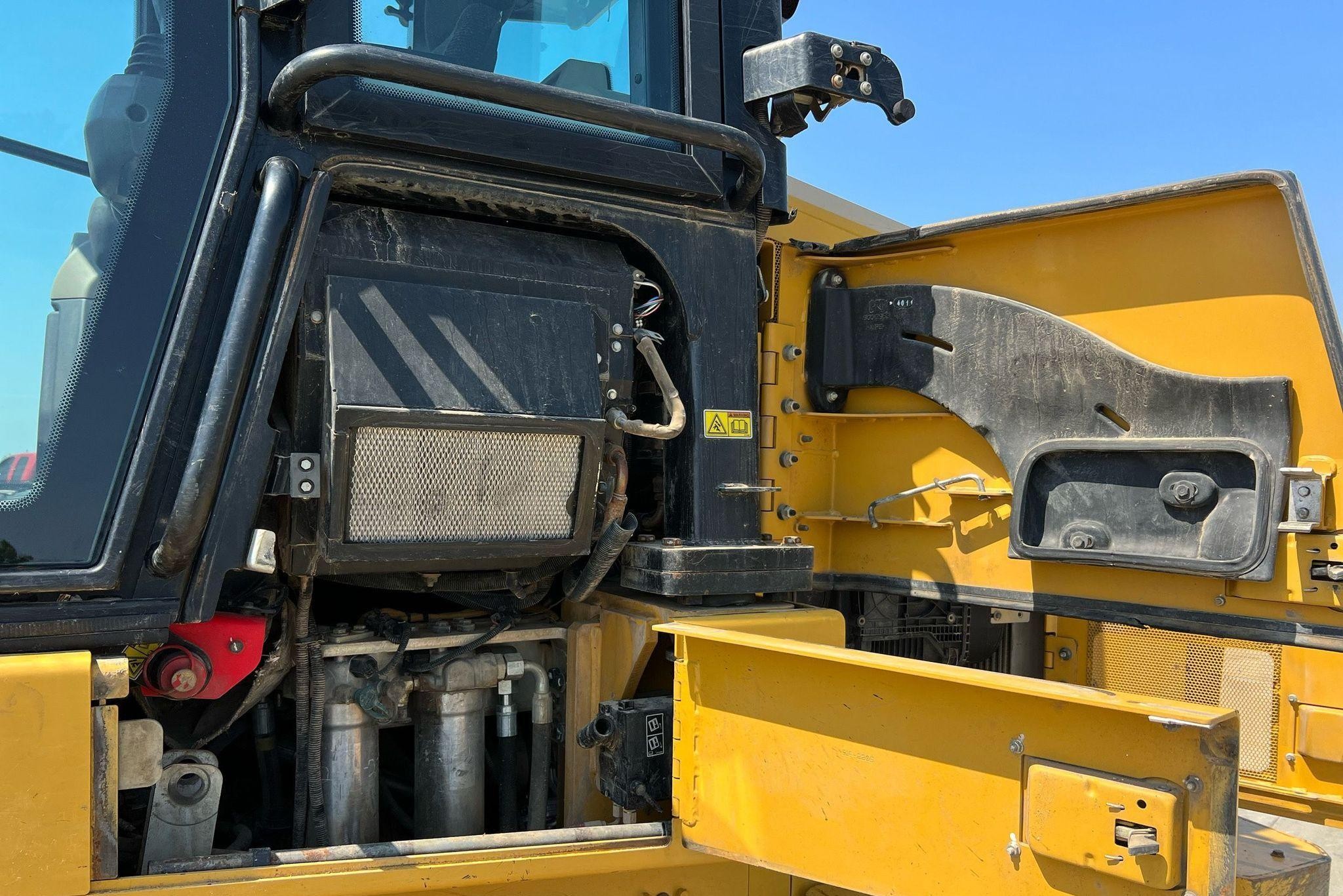gallery 2016 Caterpillar 963K track loader