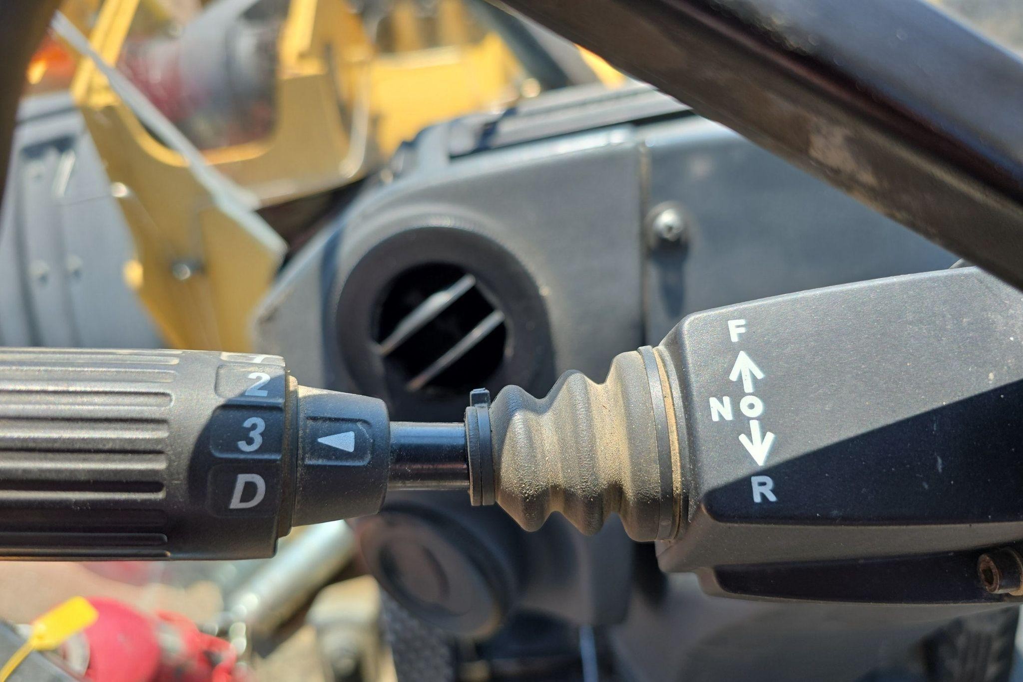 gallery 2014 John Deere 824K Wheel Loader
