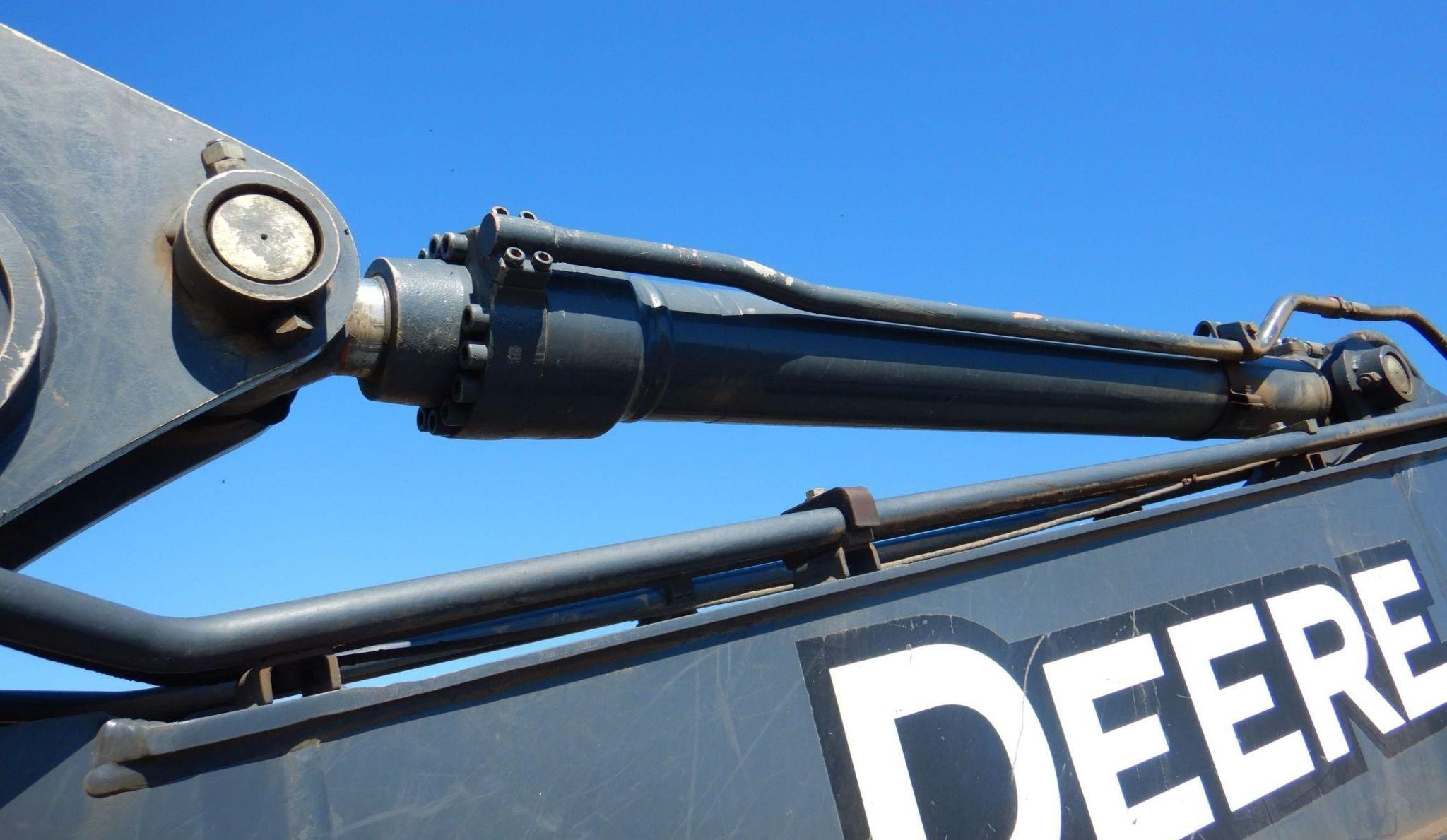 gallery 2011 John Deere 200DLC  excavator