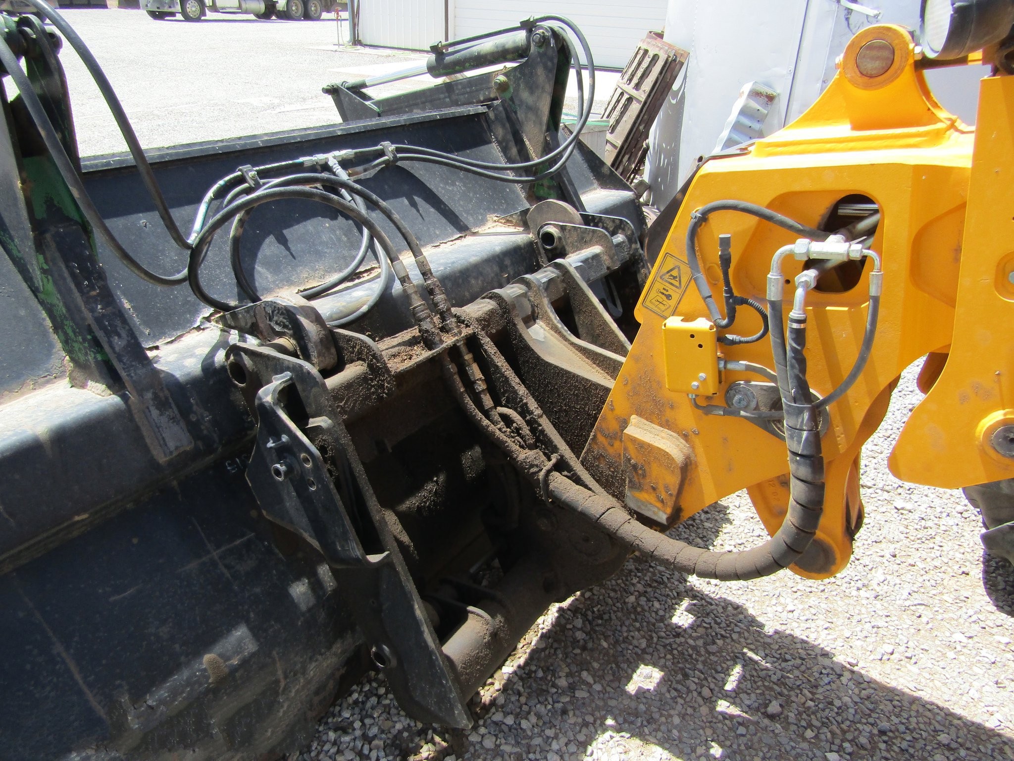 gallery 2013 JCB TM320 articulated telehandler