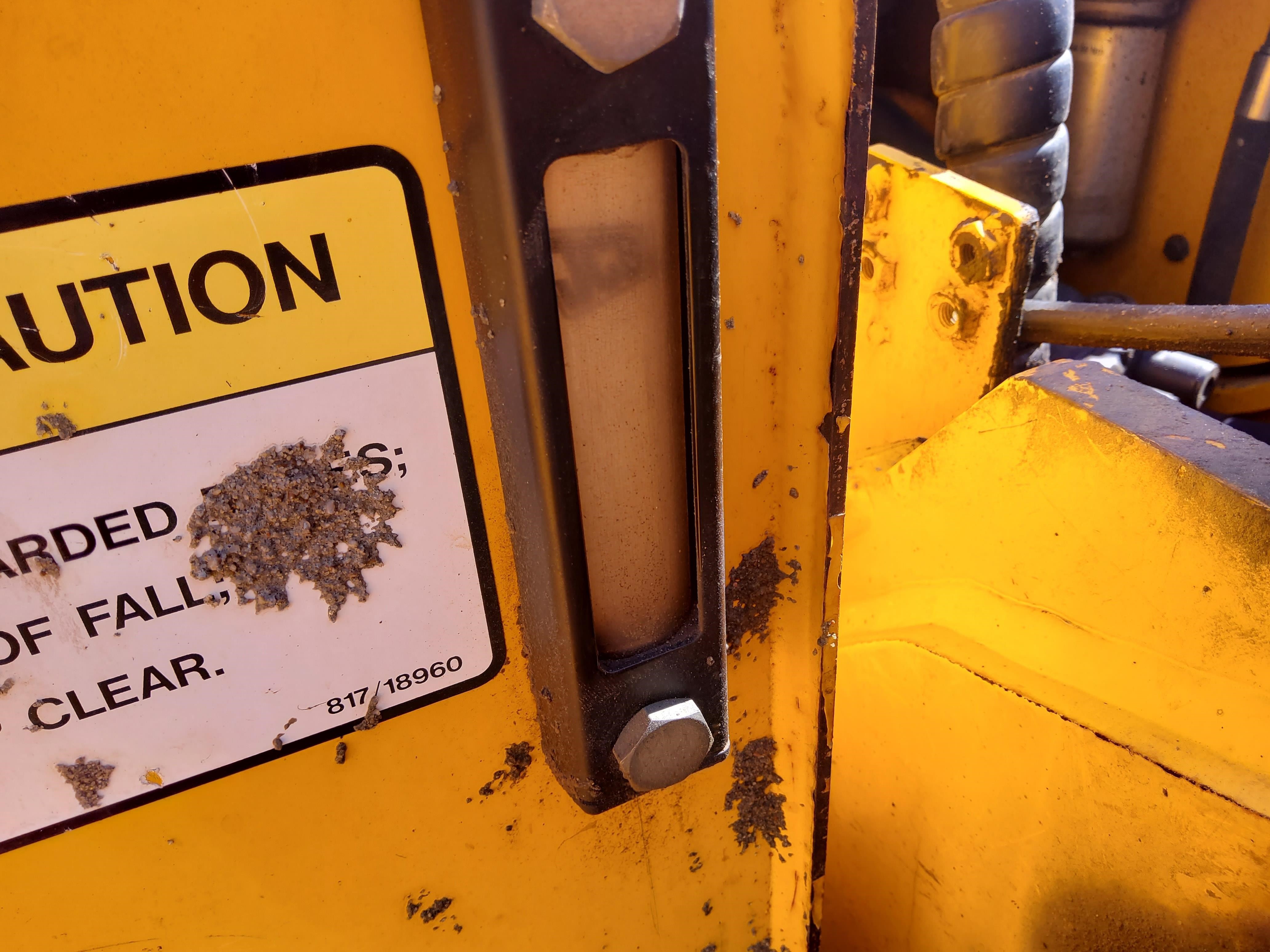 gallery 2011 JCB JS220LC Excavator