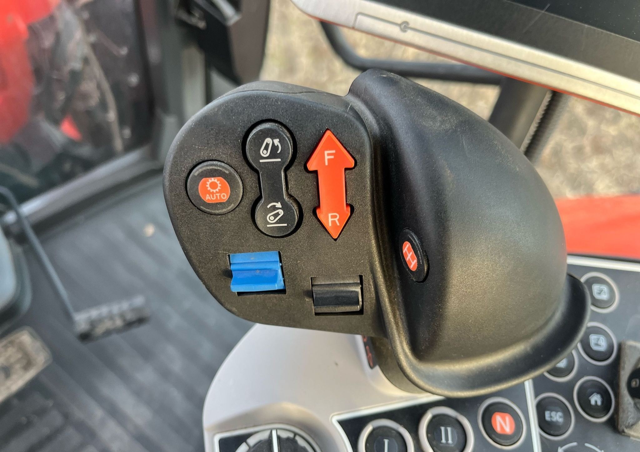 gallery 2018 Kubota M7-171 MFWD tractor