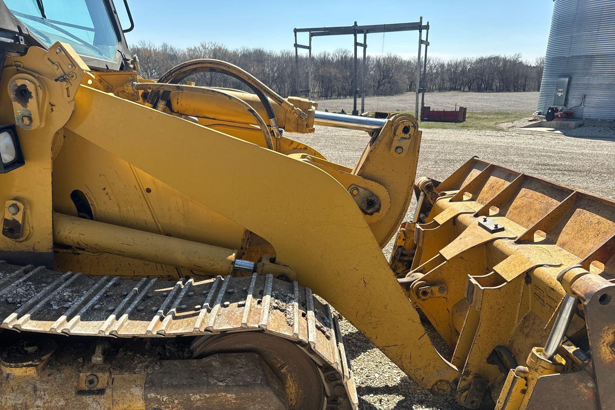 gallery 2002 Caterpillar 953C track loader