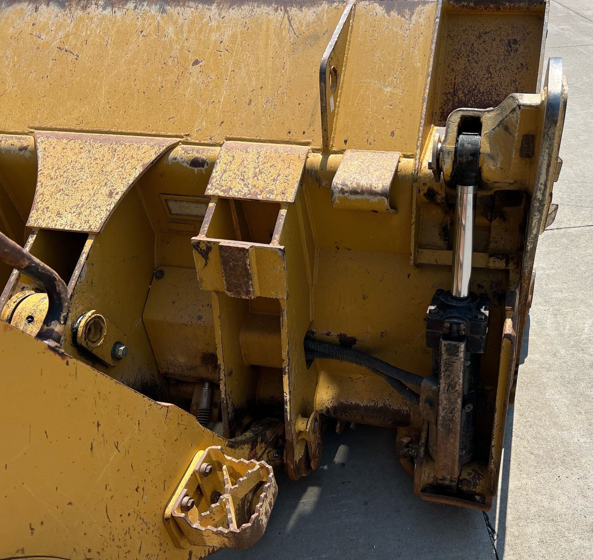 gallery 2016 Caterpillar 963K track loader