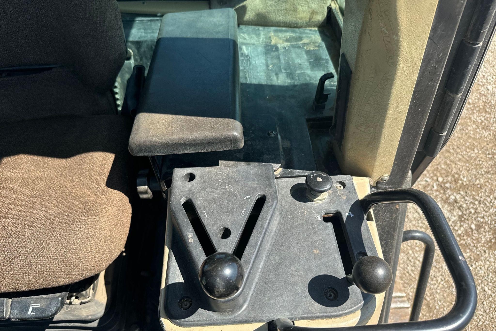 gallery 2002 Caterpillar 953C track loader