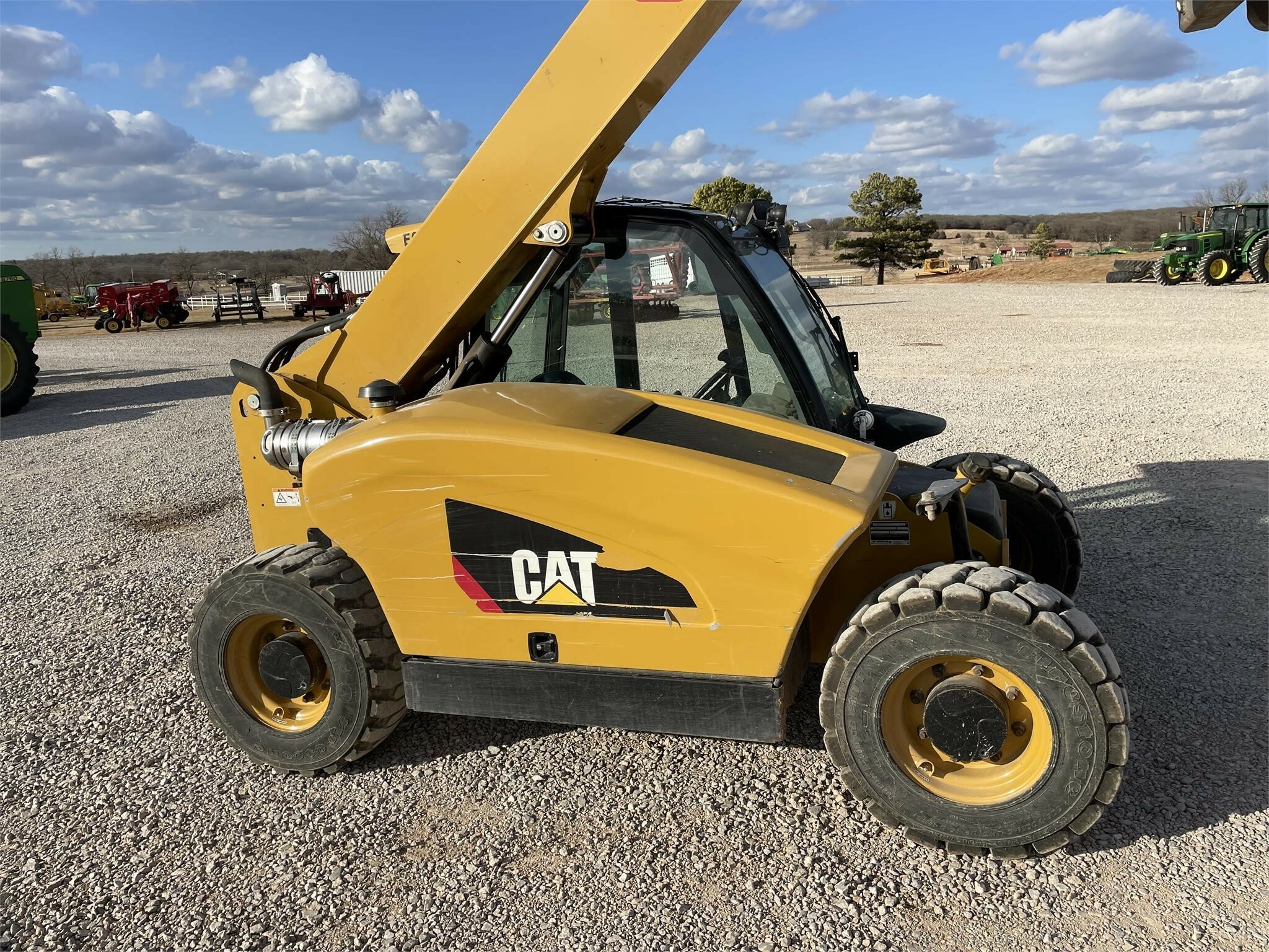gallery 2015 Caterpillar TH255C Telehandler
