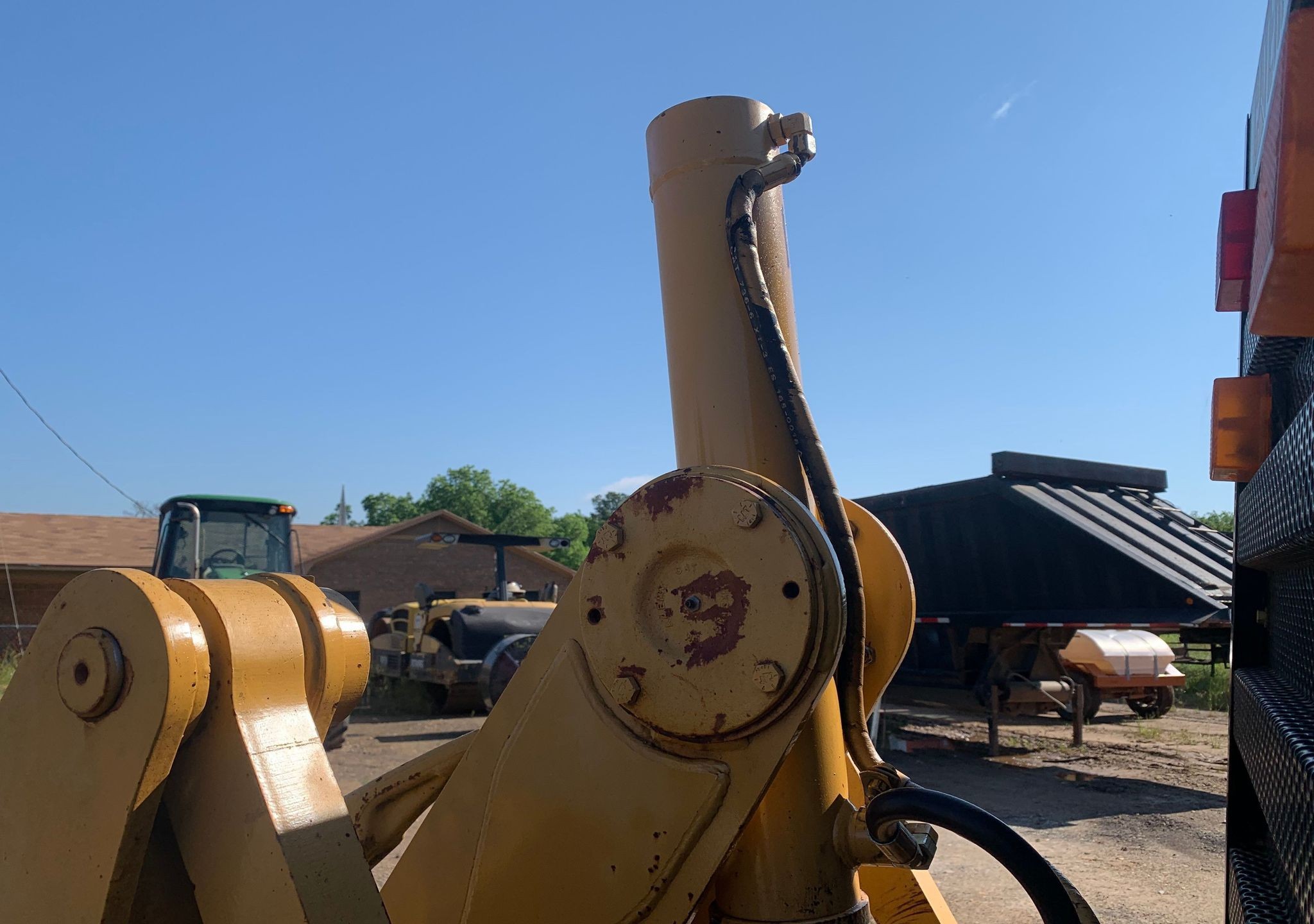gallery 2001 Caterpillar 140H motor grader