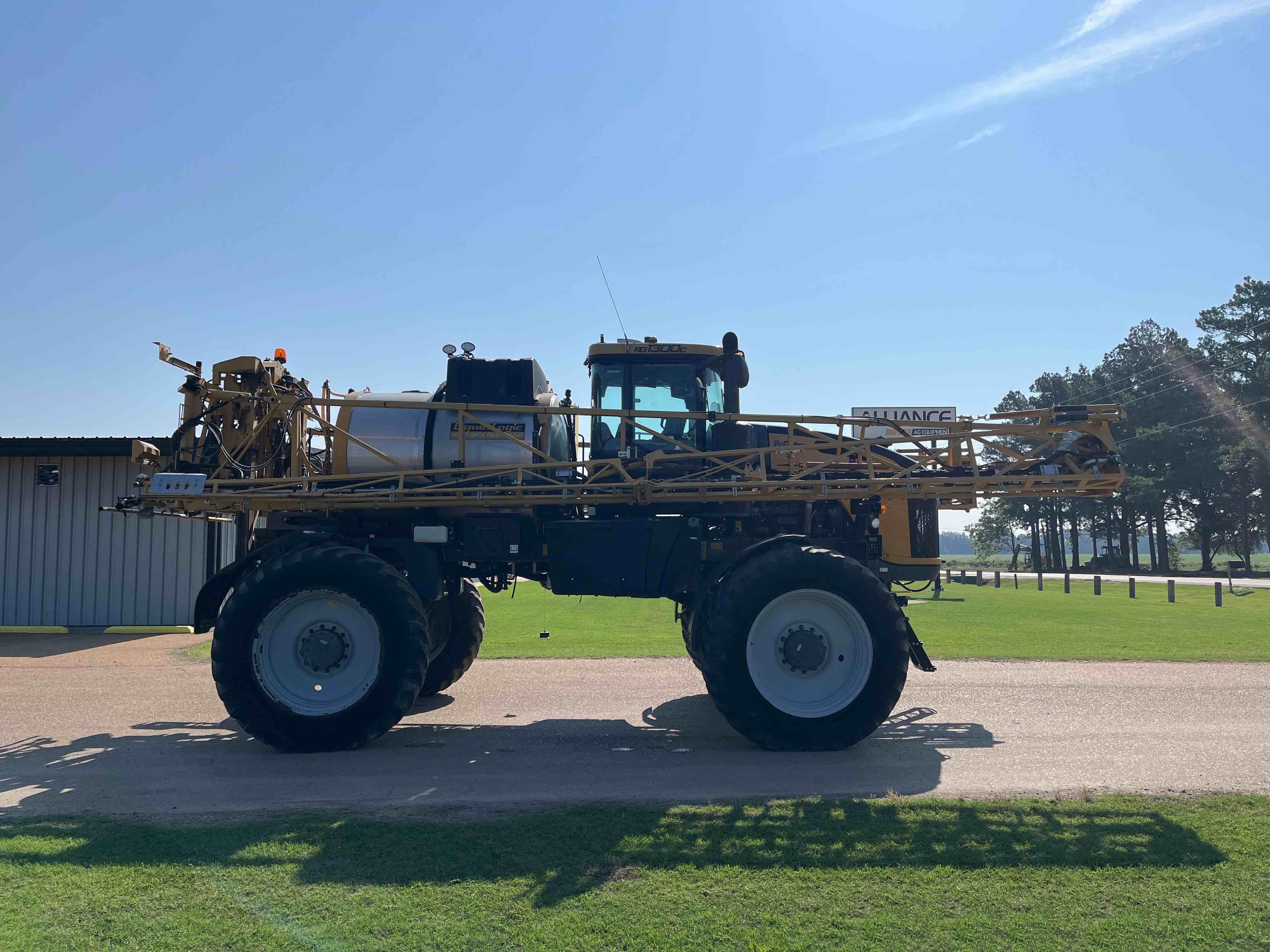 gallery 2019 RoGator RG1300C Self-Propelled Sprayer