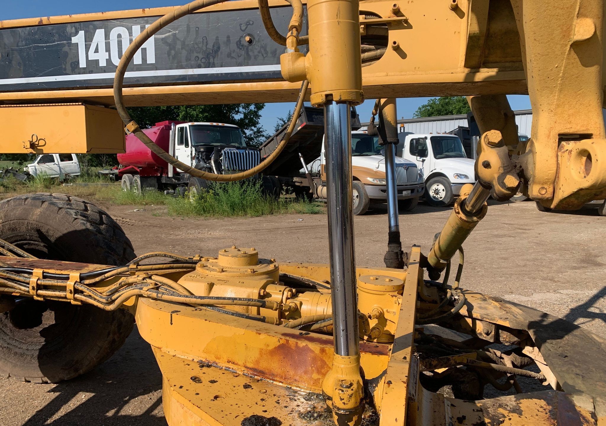 gallery 2001 Caterpillar 140H motor grader