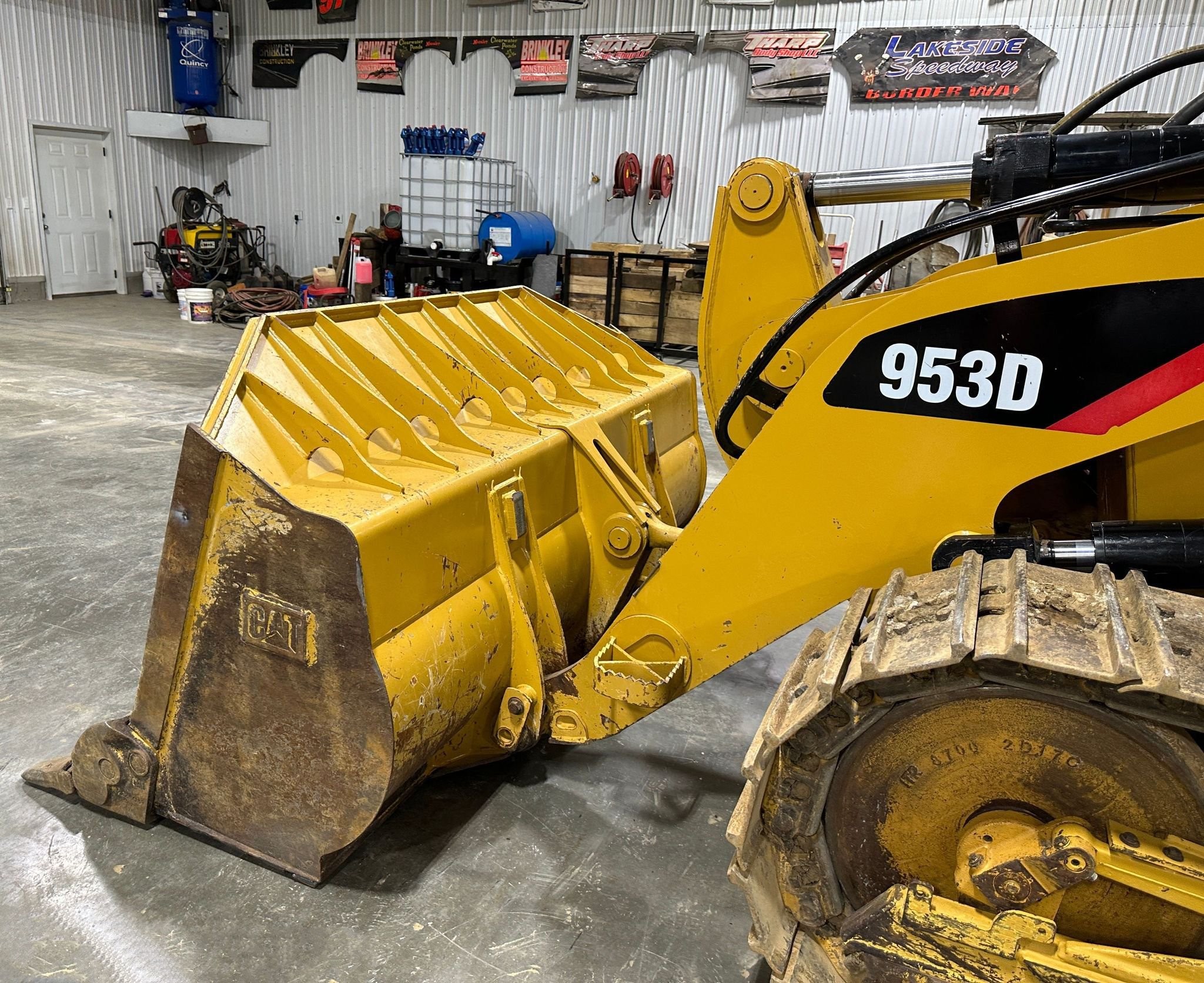 gallery 2016 Caterpillar 953D track loader