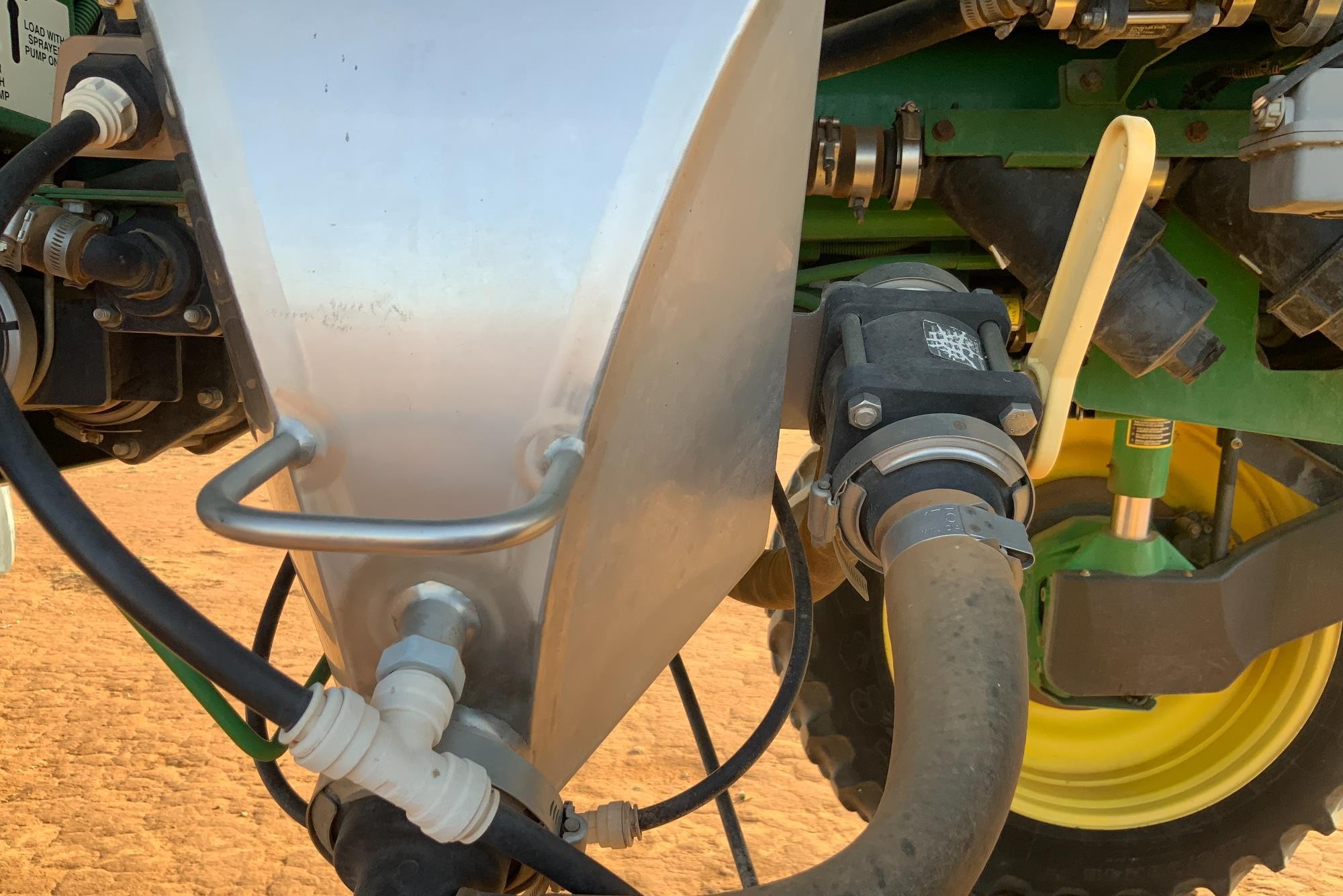 gallery 2011 John Deere 4730 Self-Propelled Sprayer