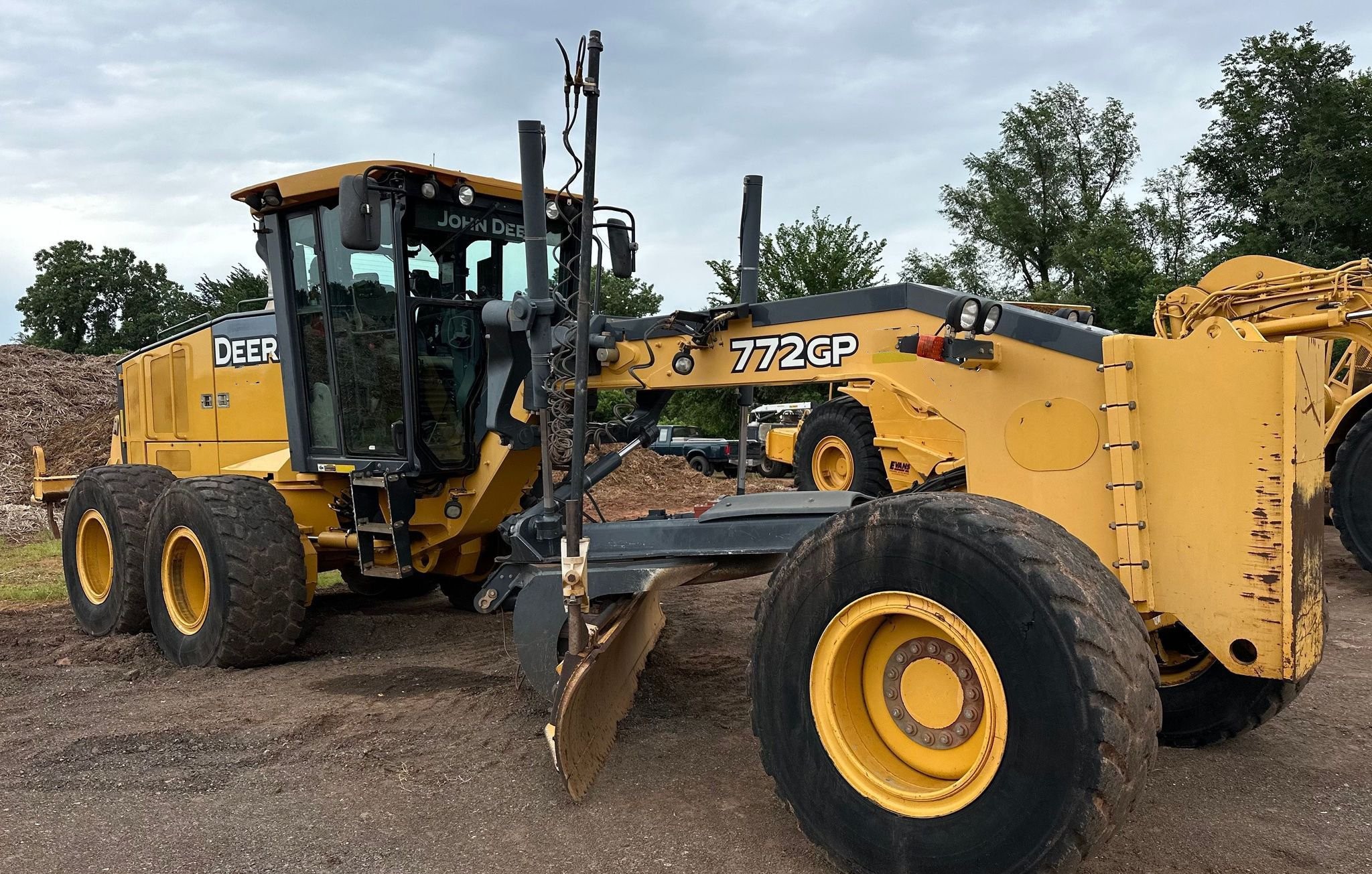 gallery 2013 John Deere 772GP motor grader