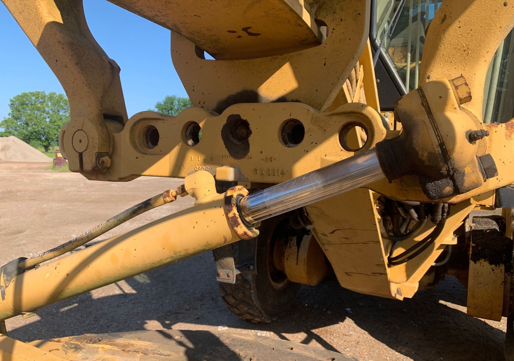 gallery 2001 Caterpillar 140H motor grader