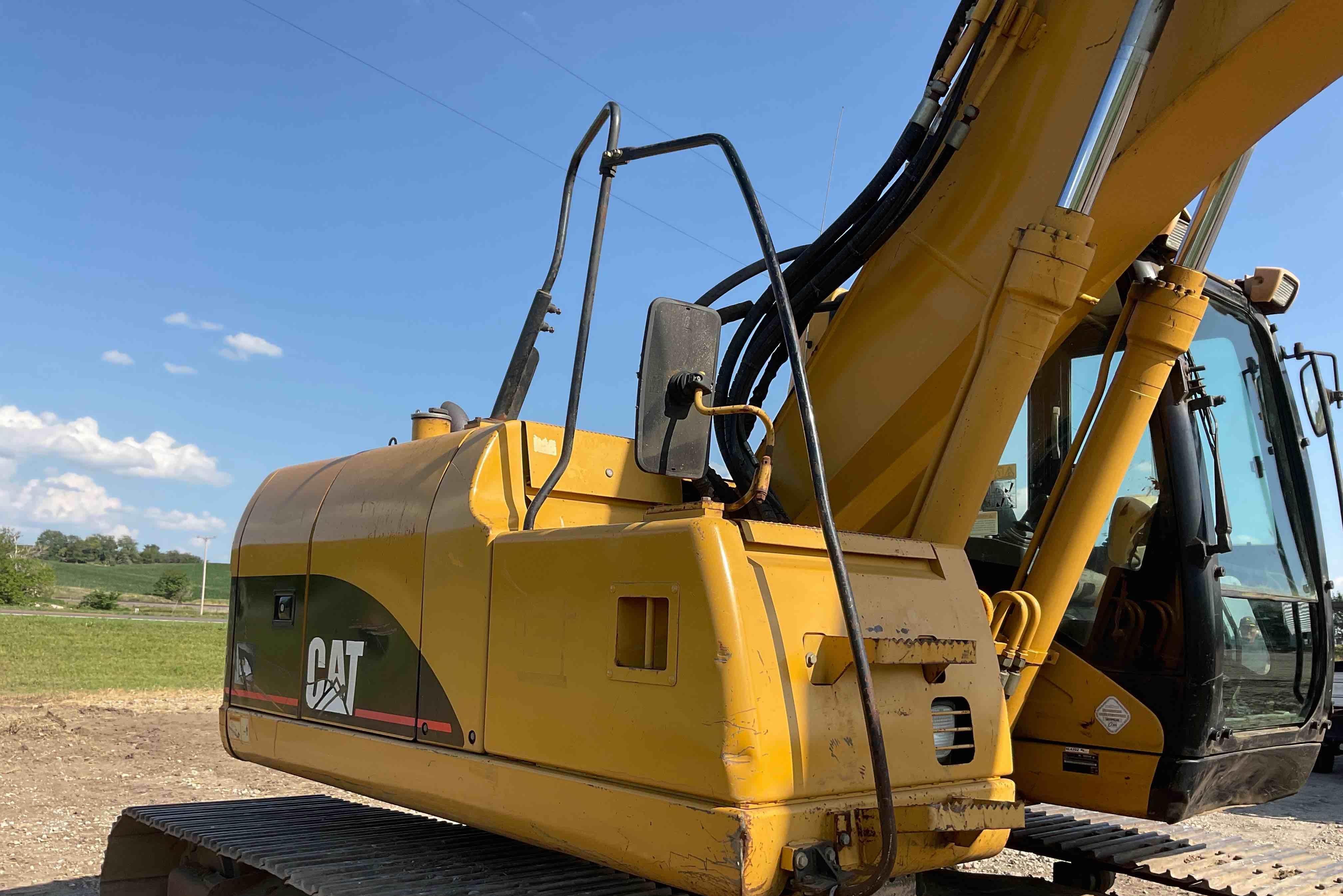 gallery 2004 Caterpillar 320CLU Excavator