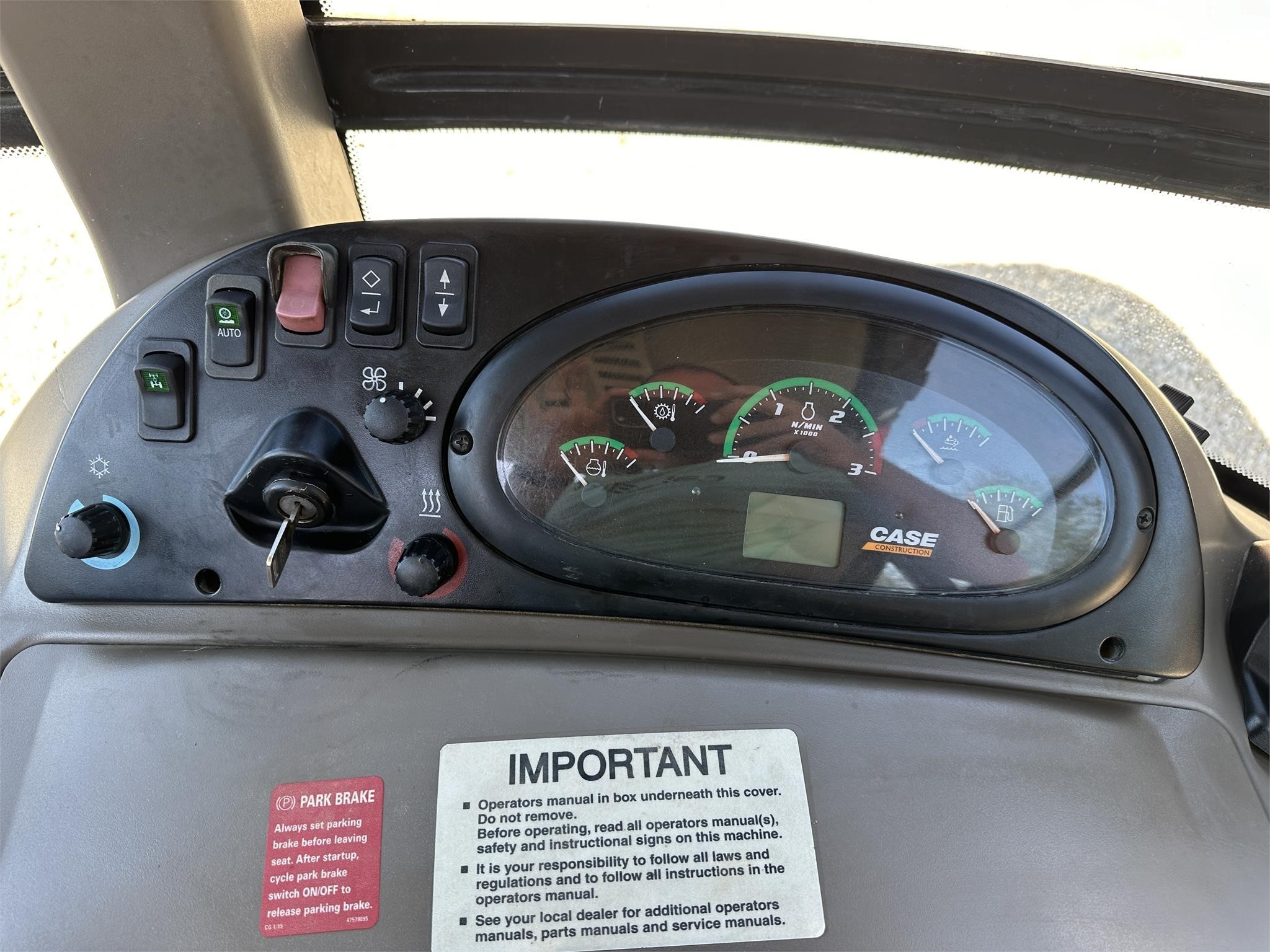 gallery 2018 CASE 580SN Backhoe