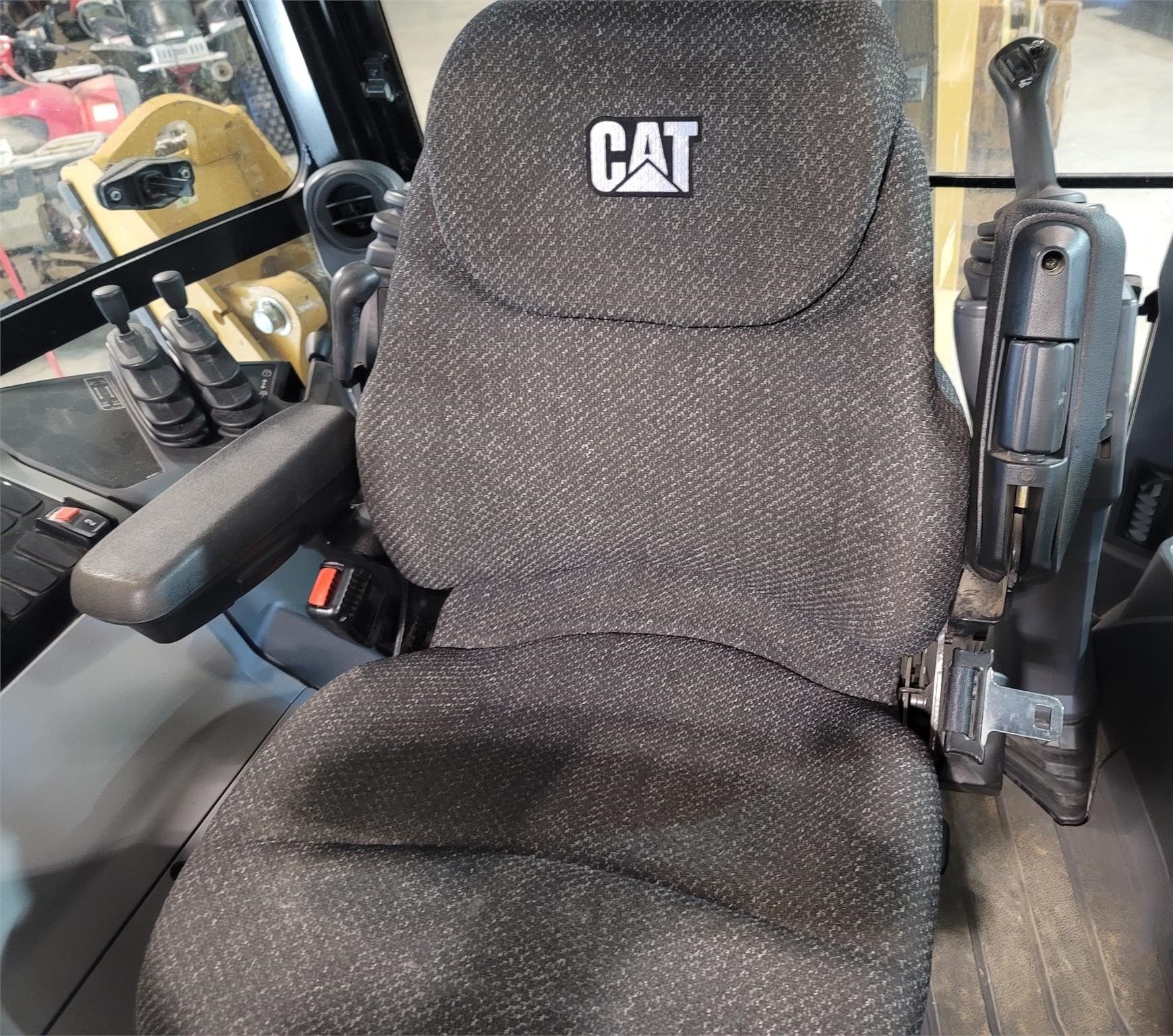 gallery 2018 Caterpillar 420F2 Backhoe