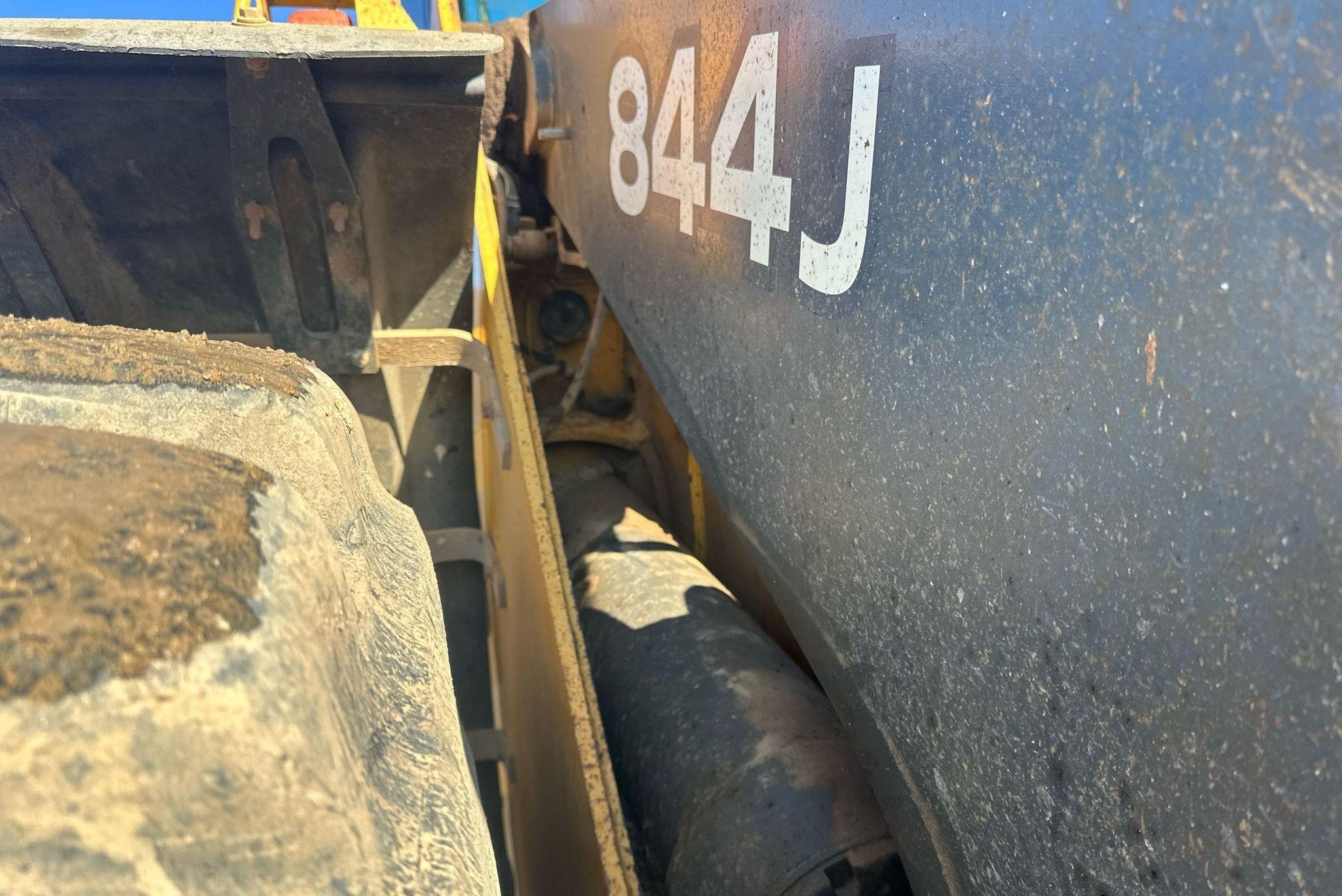 gallery 2006 John Deere 844J wheel loader