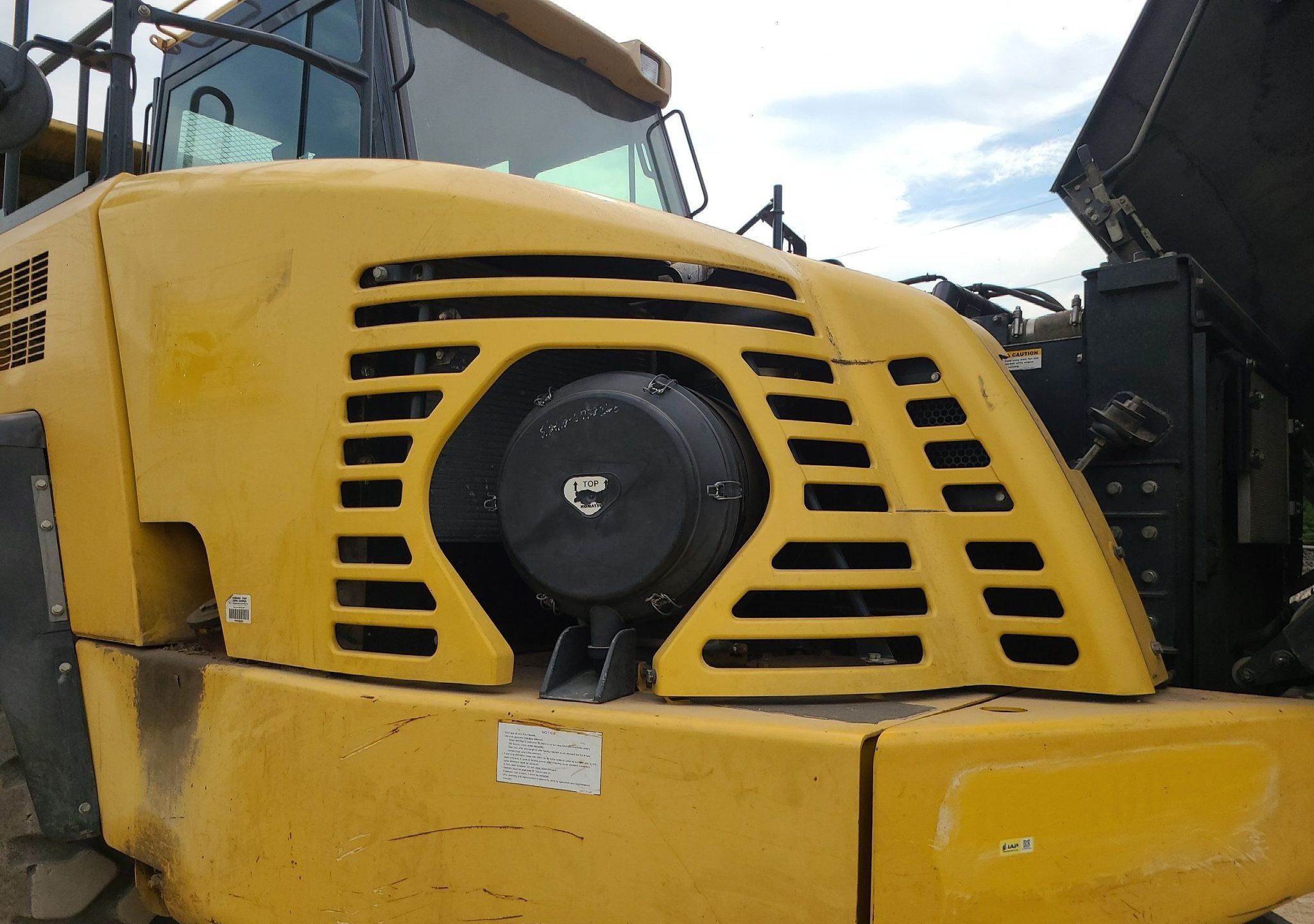 gallery 2013 Komatsu HM400-3 haul truck
