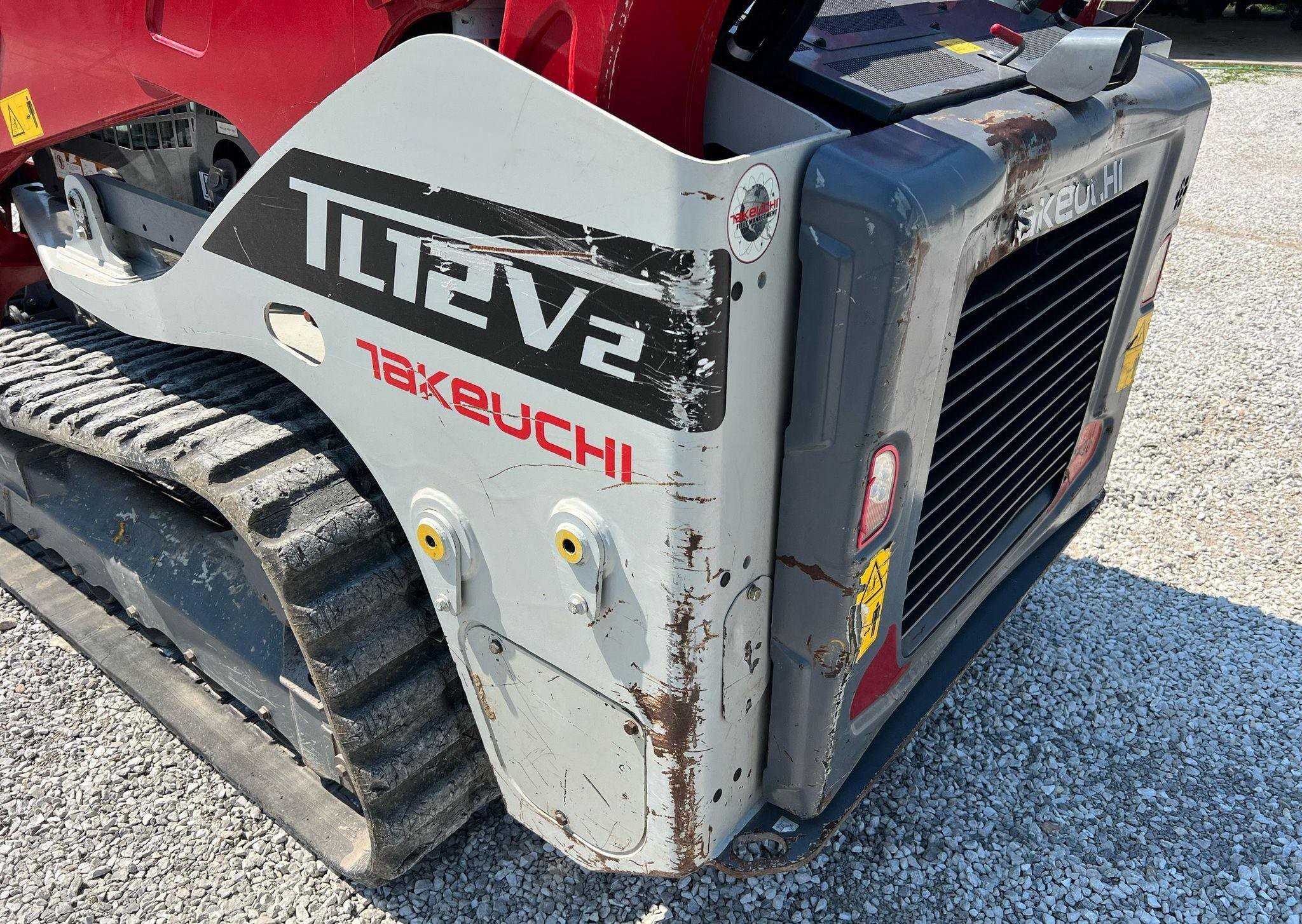 gallery 2016 Takeuchi TL12V2 tracked skid steer loader