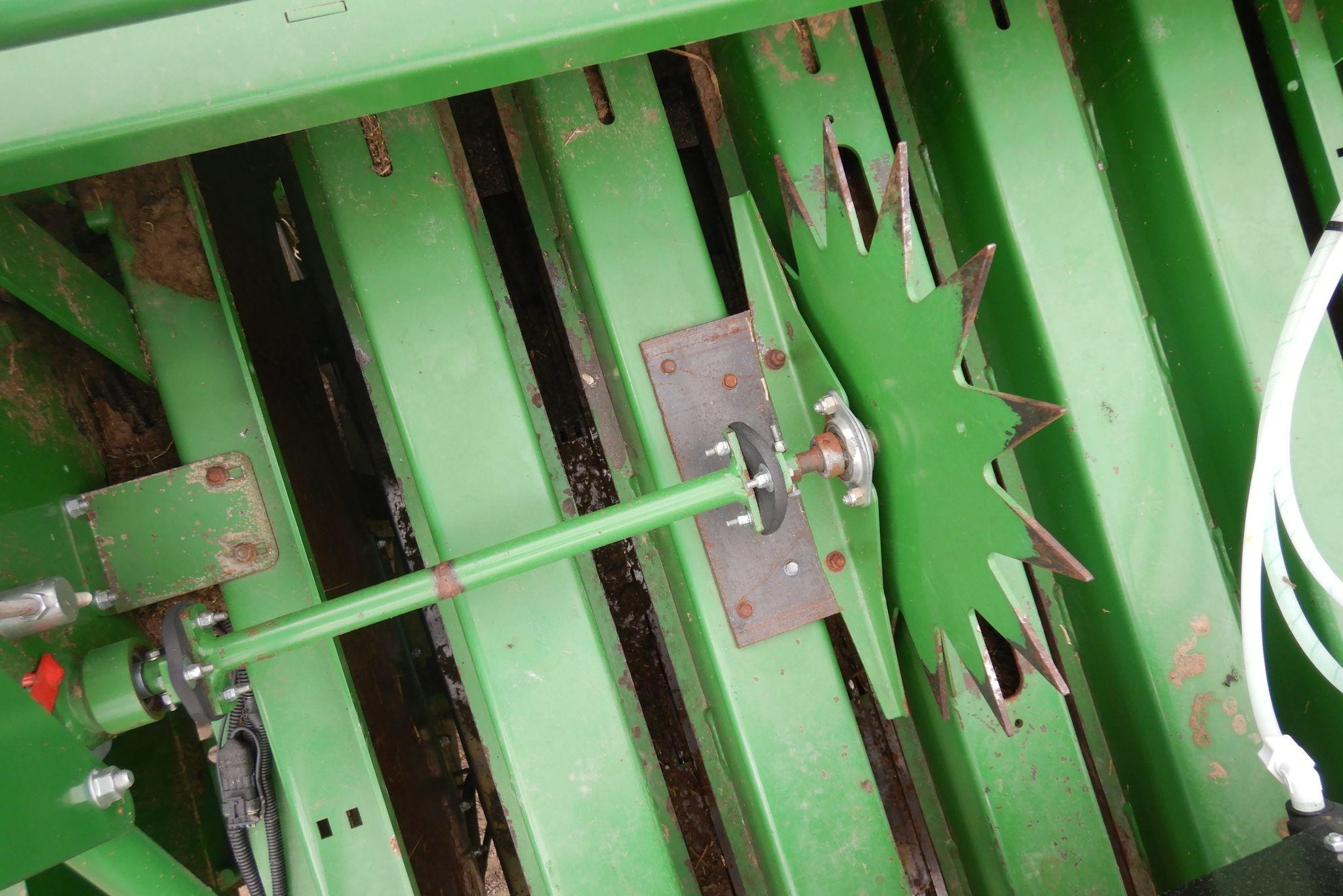 gallery 2016 John Deere L340 square baler