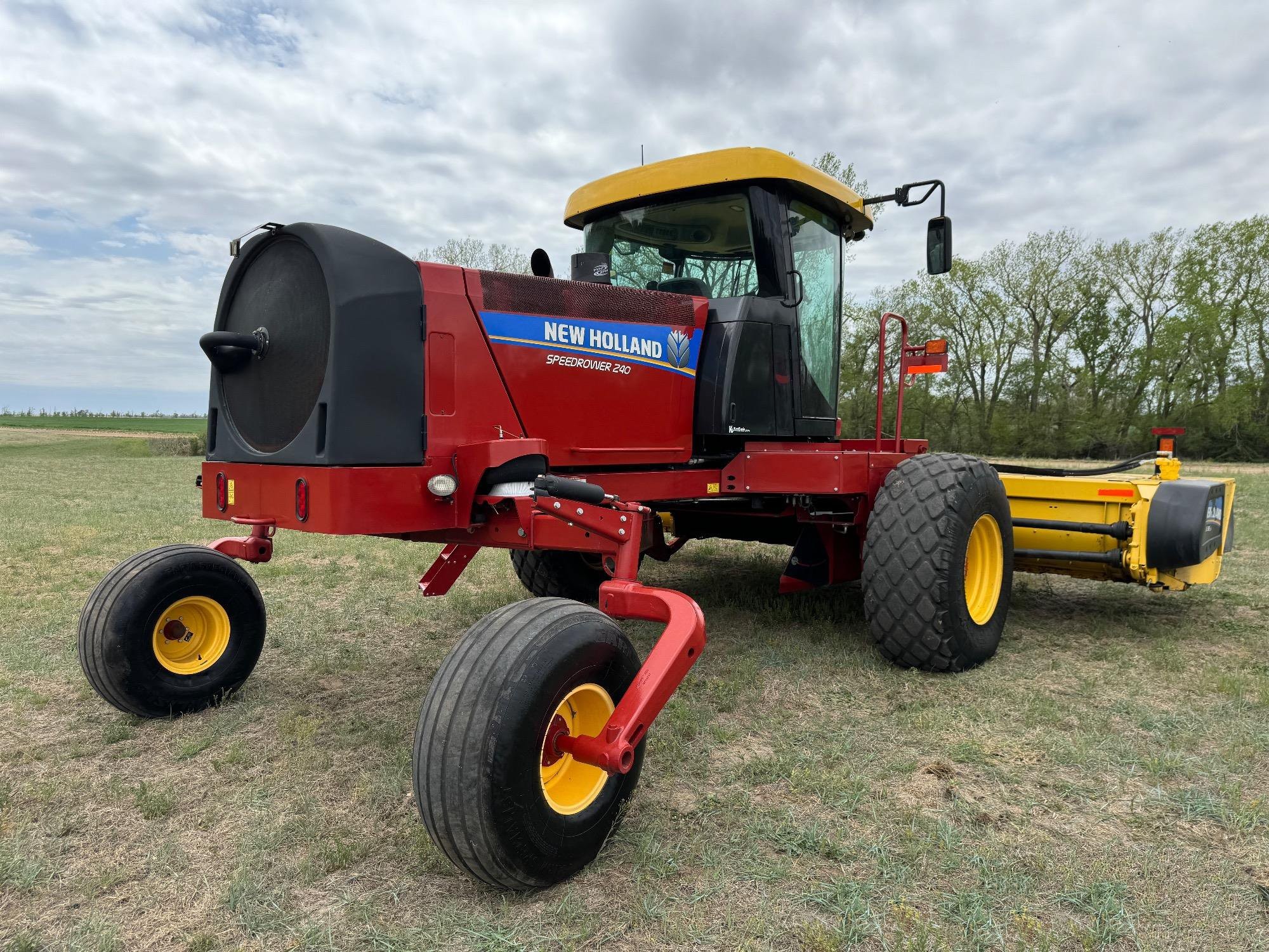 gallery 2014 New Holland Speedrower 240 Self-Propelled Windrower