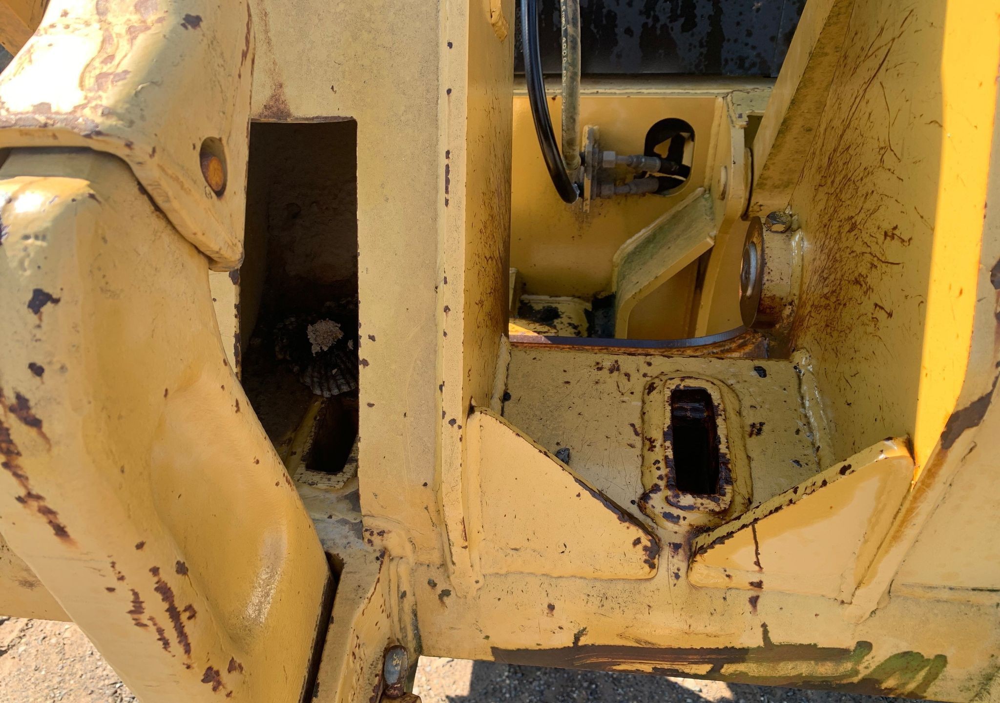 gallery 2001 Caterpillar 140H motor grader