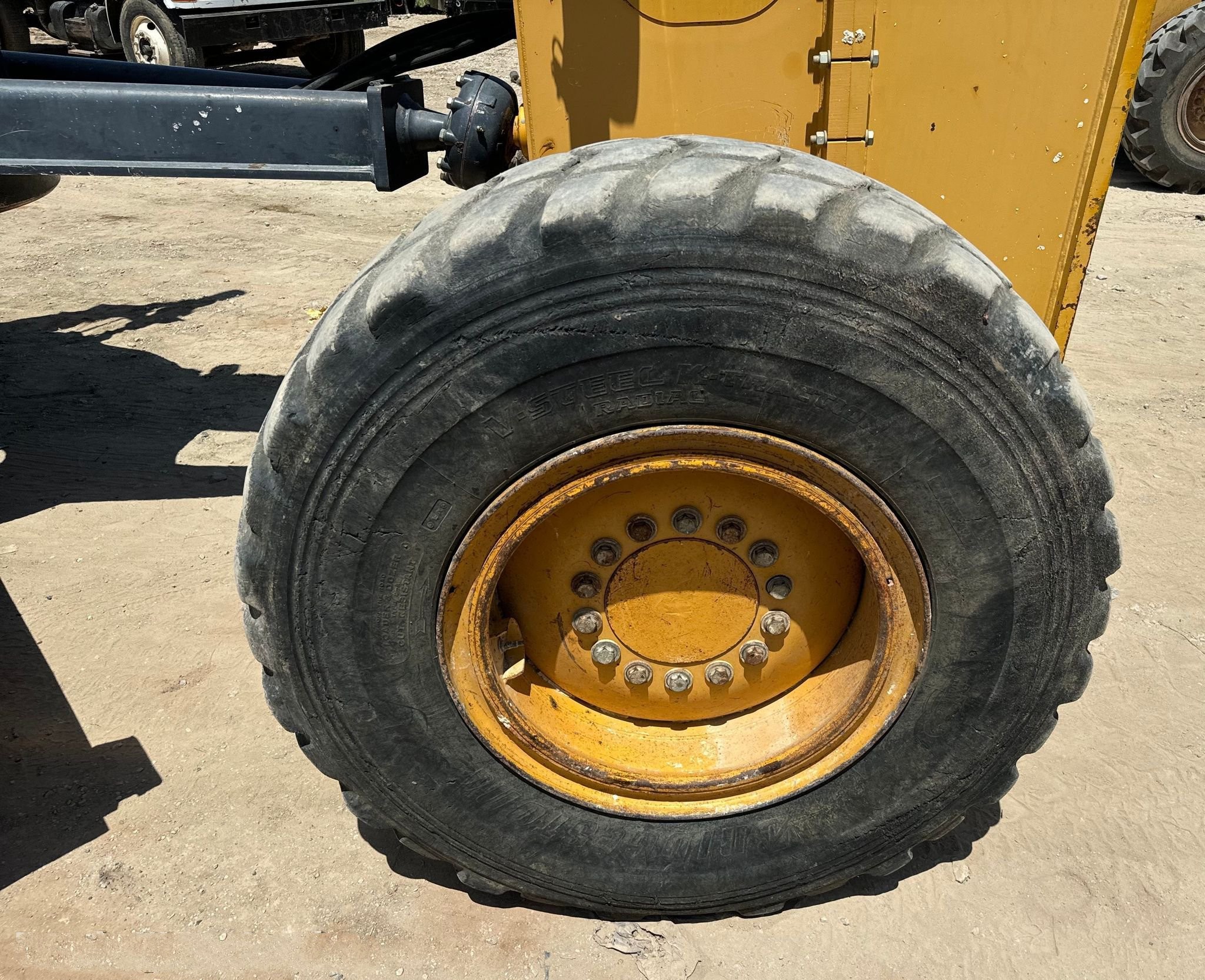 gallery 2011 John Deere 772G motor grader