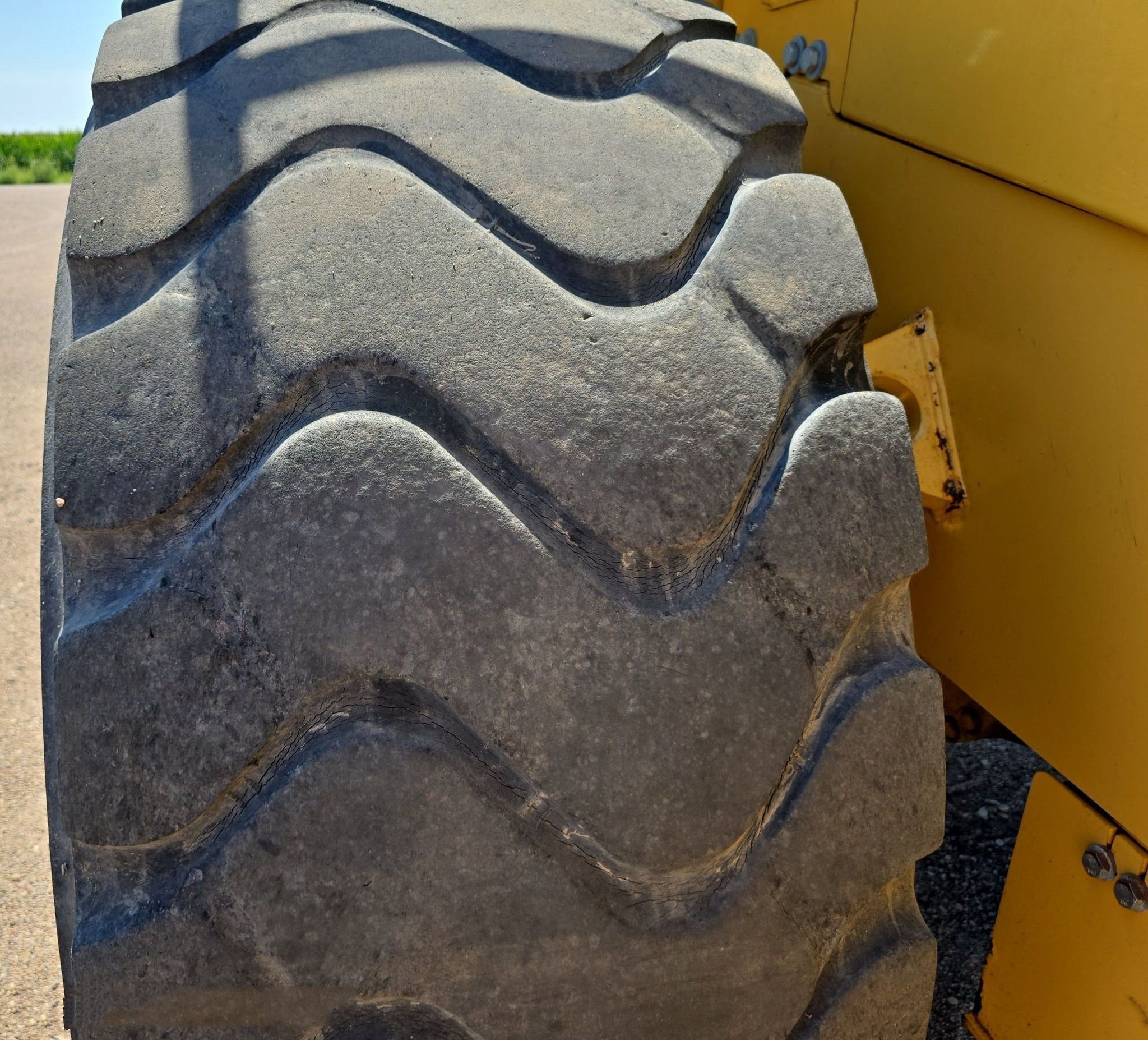 gallery 2014 John Deere 824K Wheel Loader