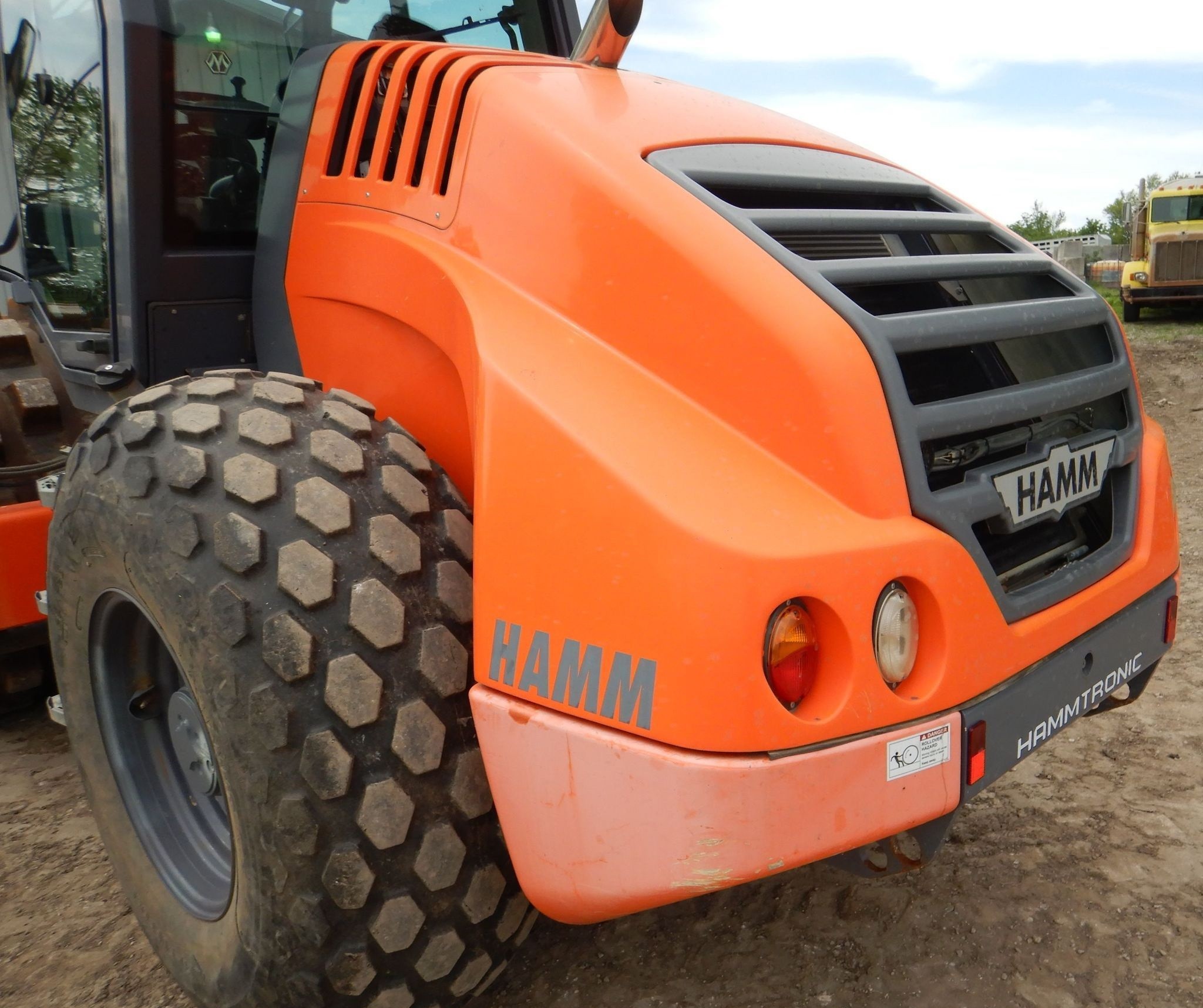 gallery 2016 Hamm H11I vibratory roller