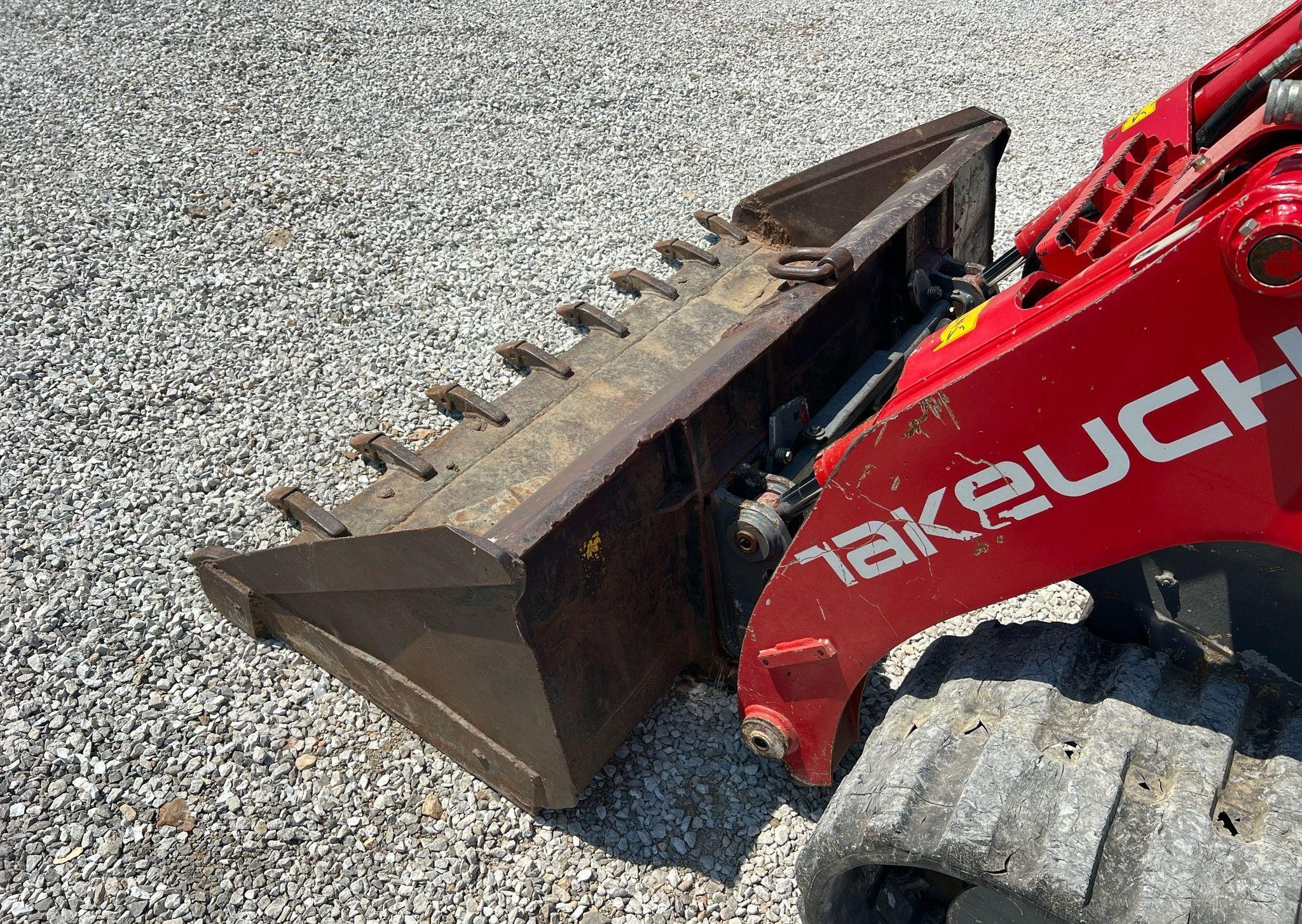 gallery 2016 Takeuchi TL12V2 tracked skid steer loader
