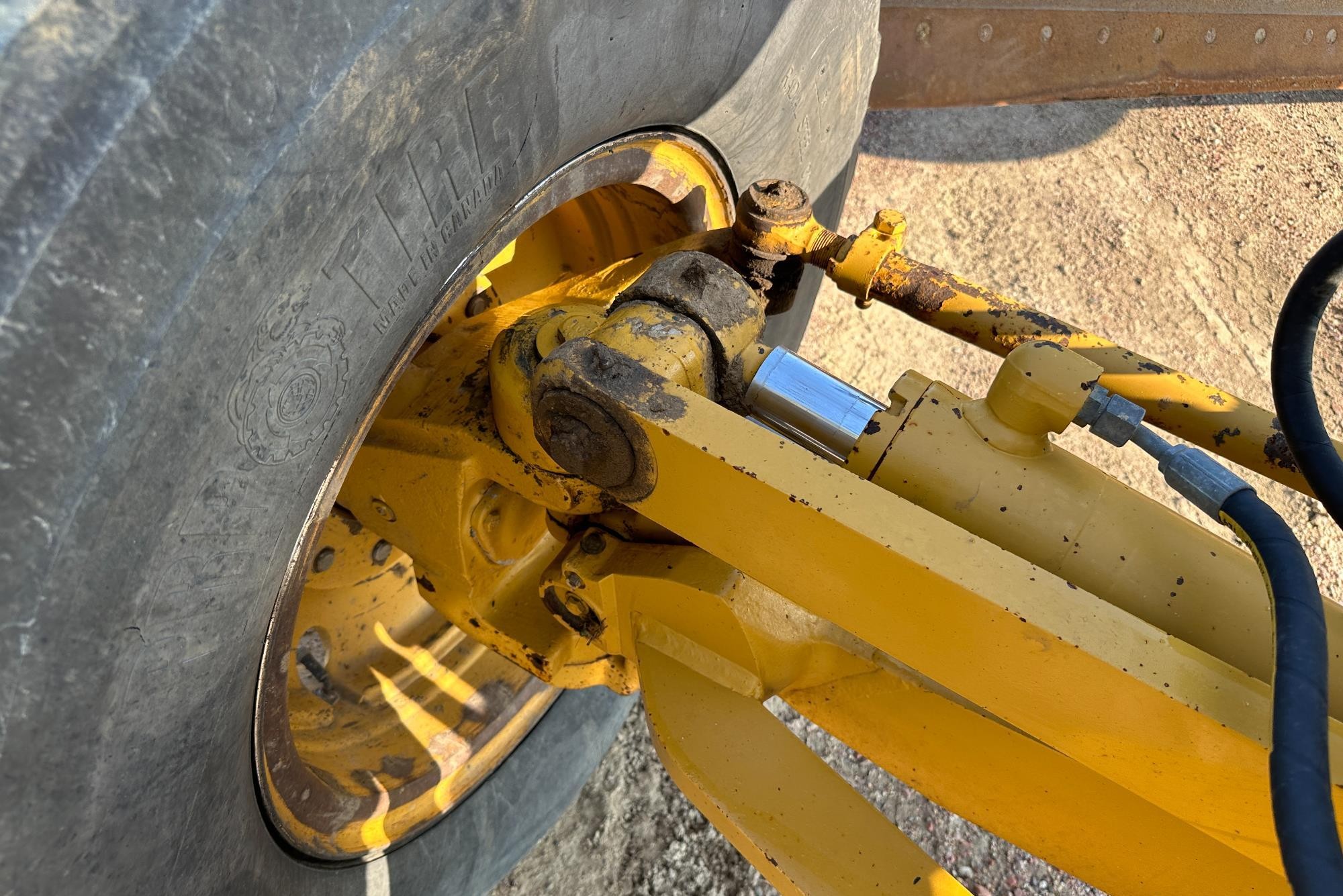 gallery 2014 Caterpillar 140M2 VHP Plus Motor Grader