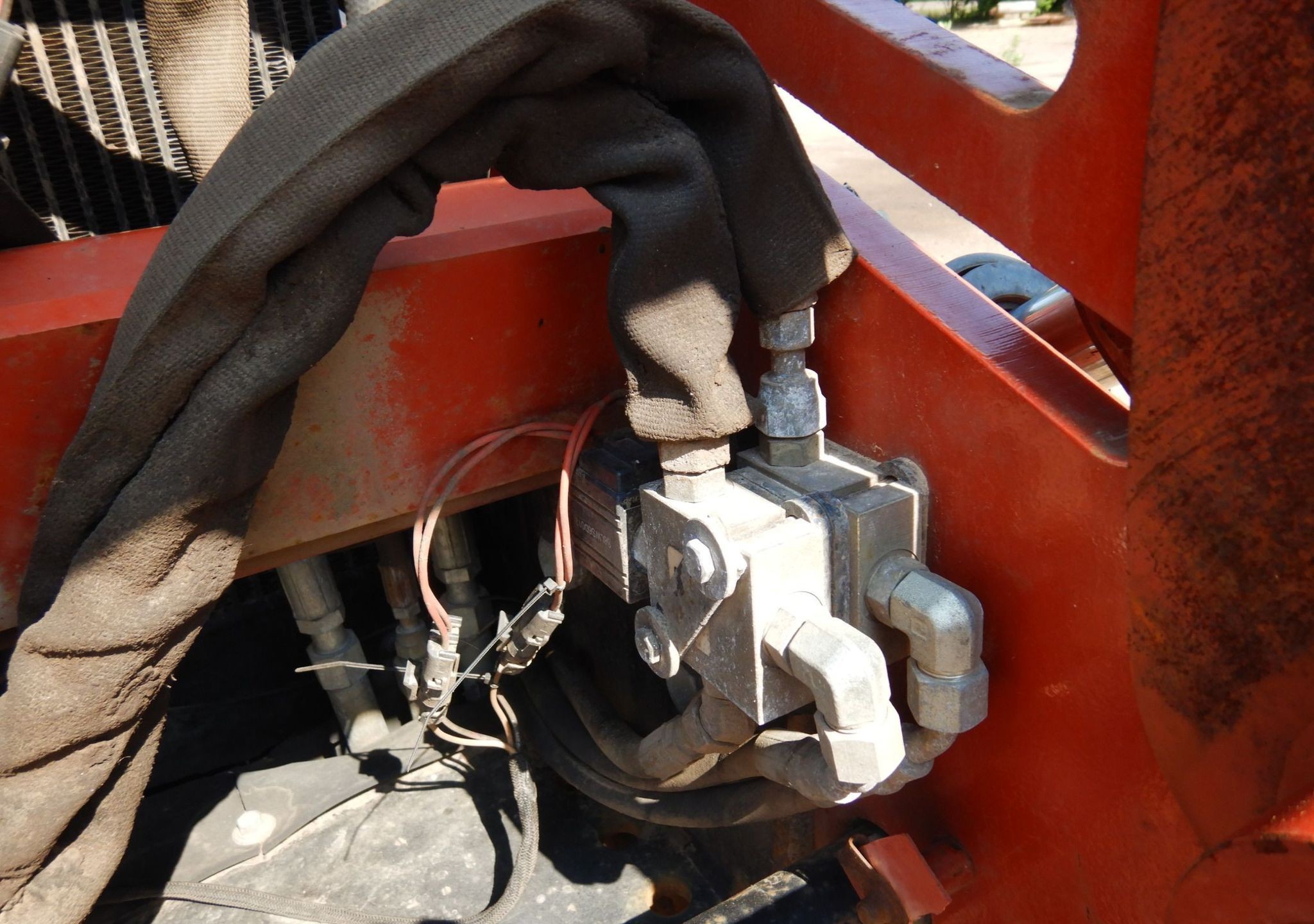 gallery 2004 Ditch Witch HT115 cable plow