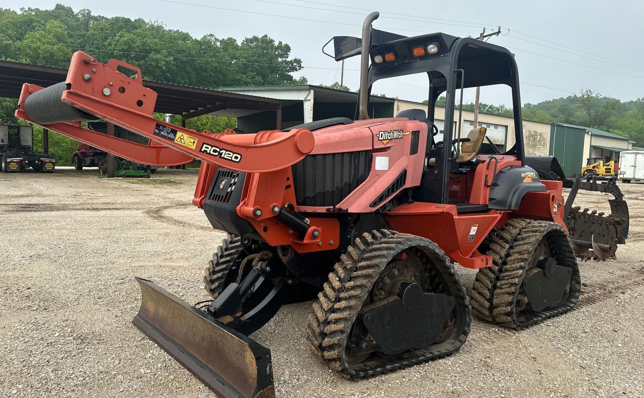 gallery 2013 Ditch Witch RT120 Quad trencher