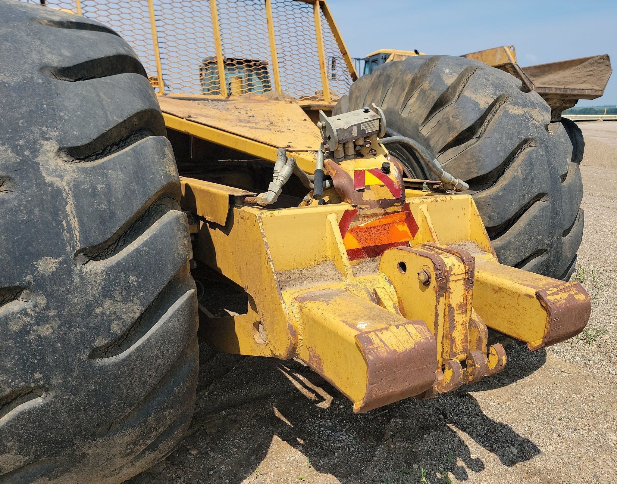 gallery Volvo T450D 4WD scraper tractor