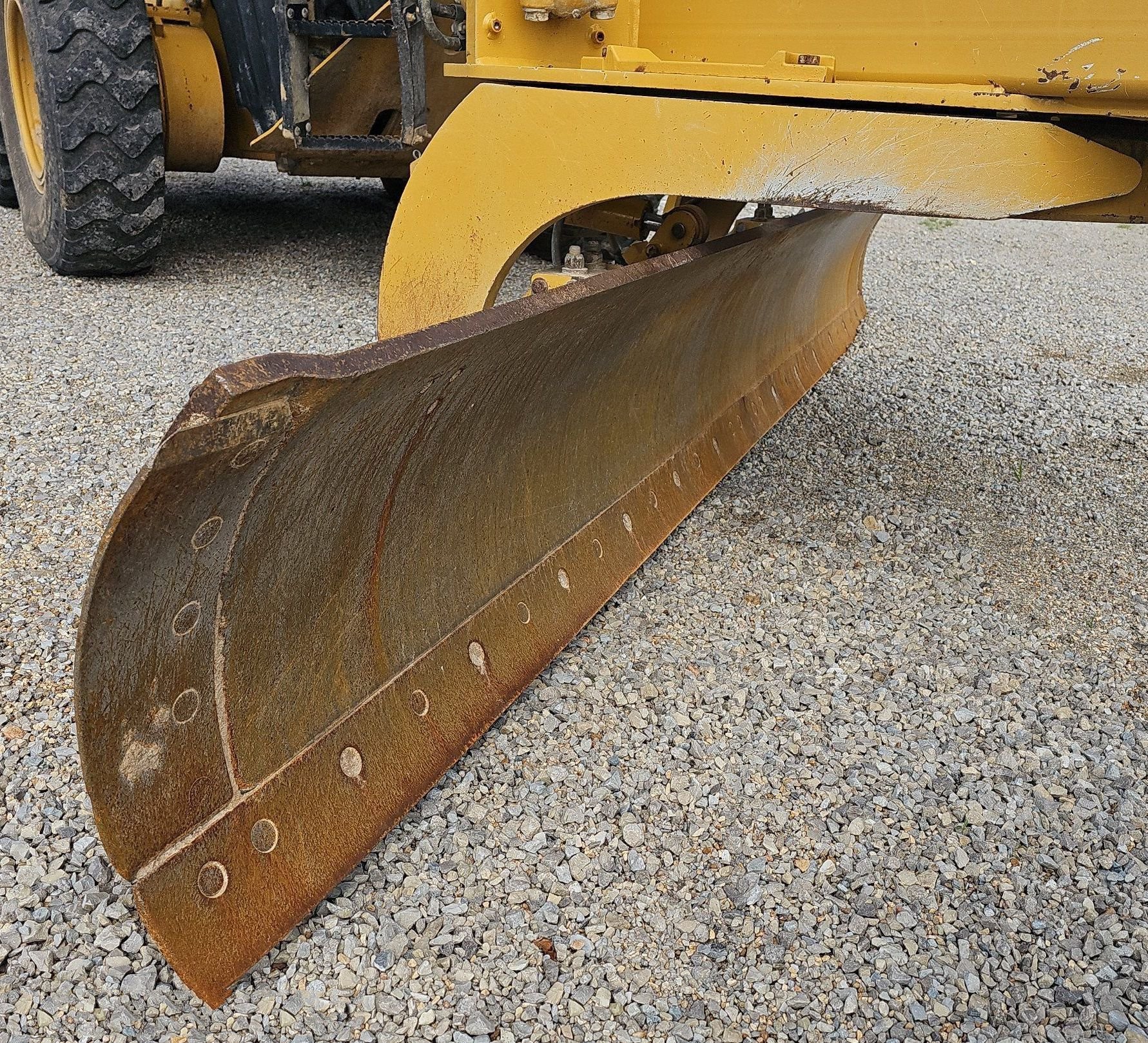 gallery 2013 Caterpillar 12M2 VHP Plus motor grader
