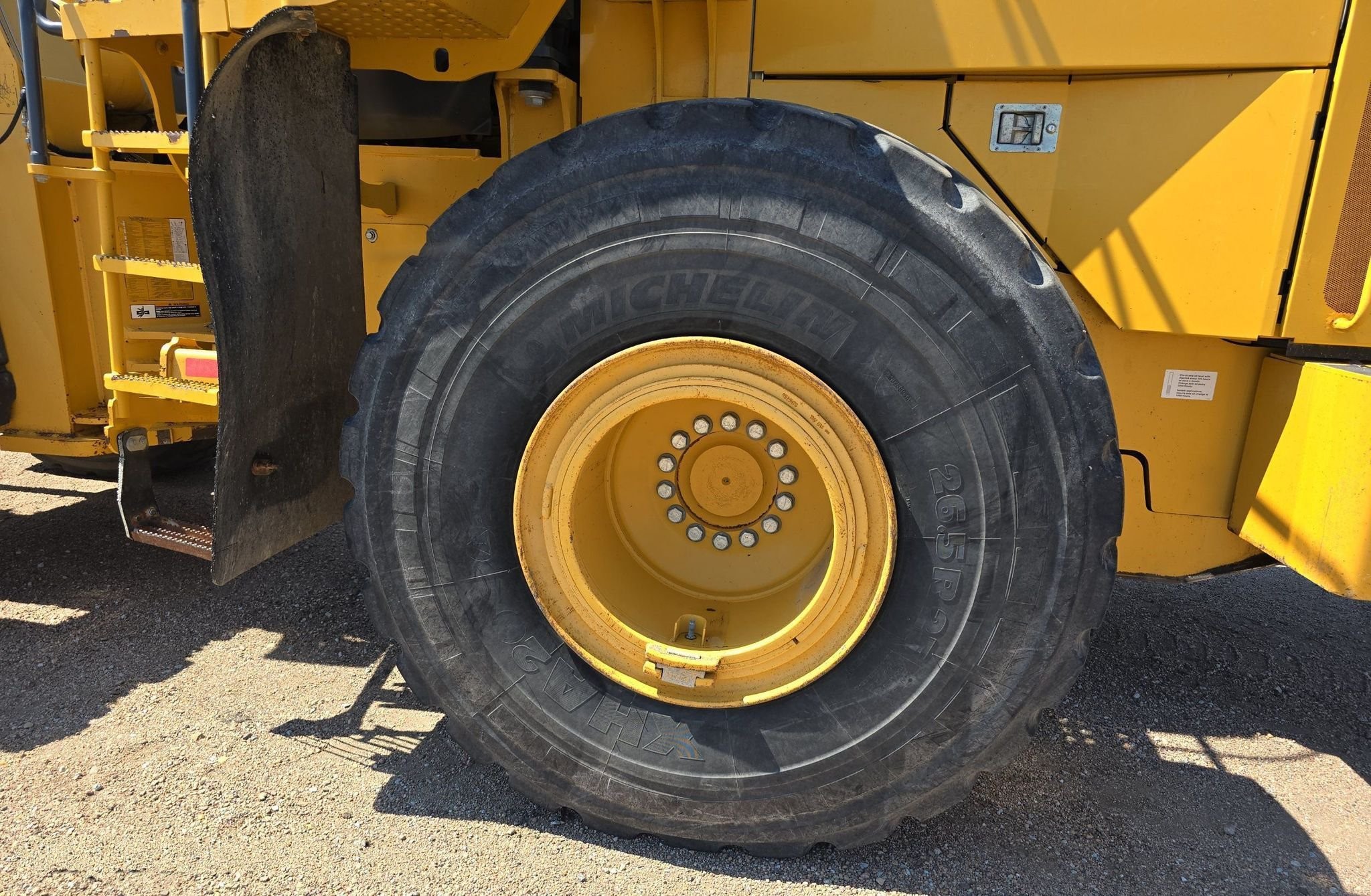 gallery 2014 John Deere 824K Wheel Loader