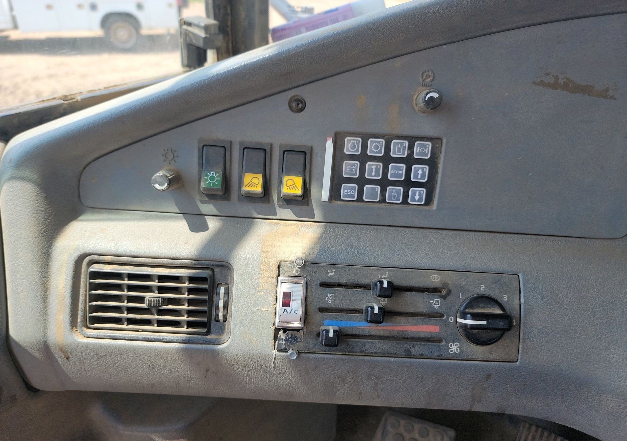 gallery Volvo T450D 4WD scraper tractor