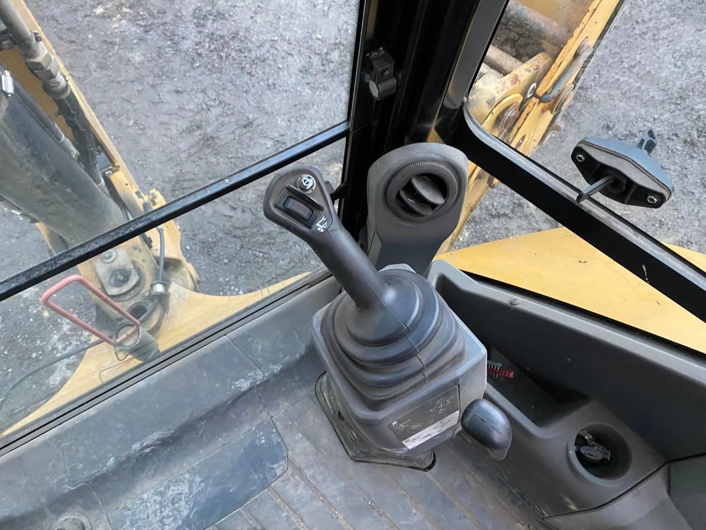 gallery 2015 CATERPILLAR 420F2
