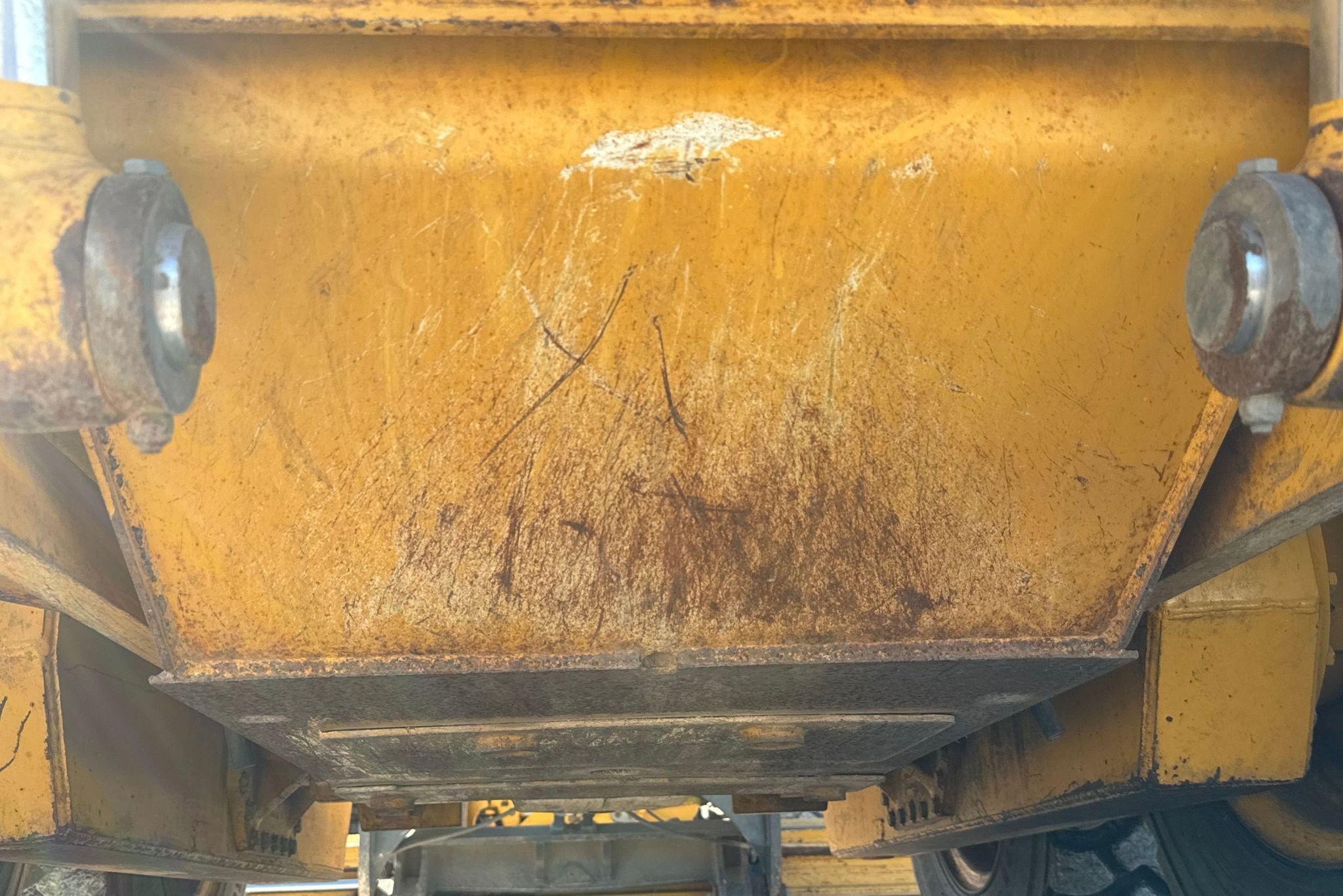 gallery 2013 John Deere 772G motor grader