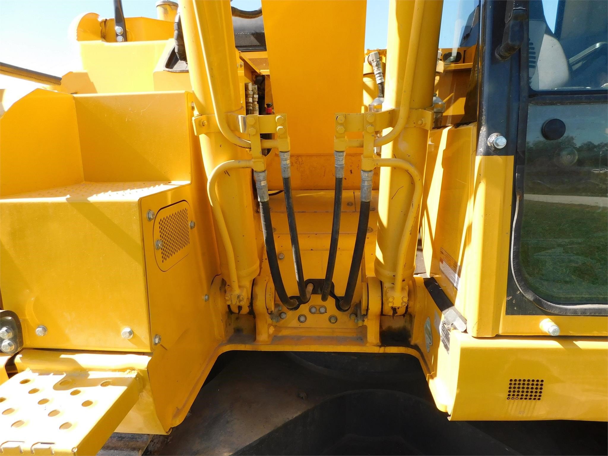 gallery 2016 KOMATSU PC138US LC-11