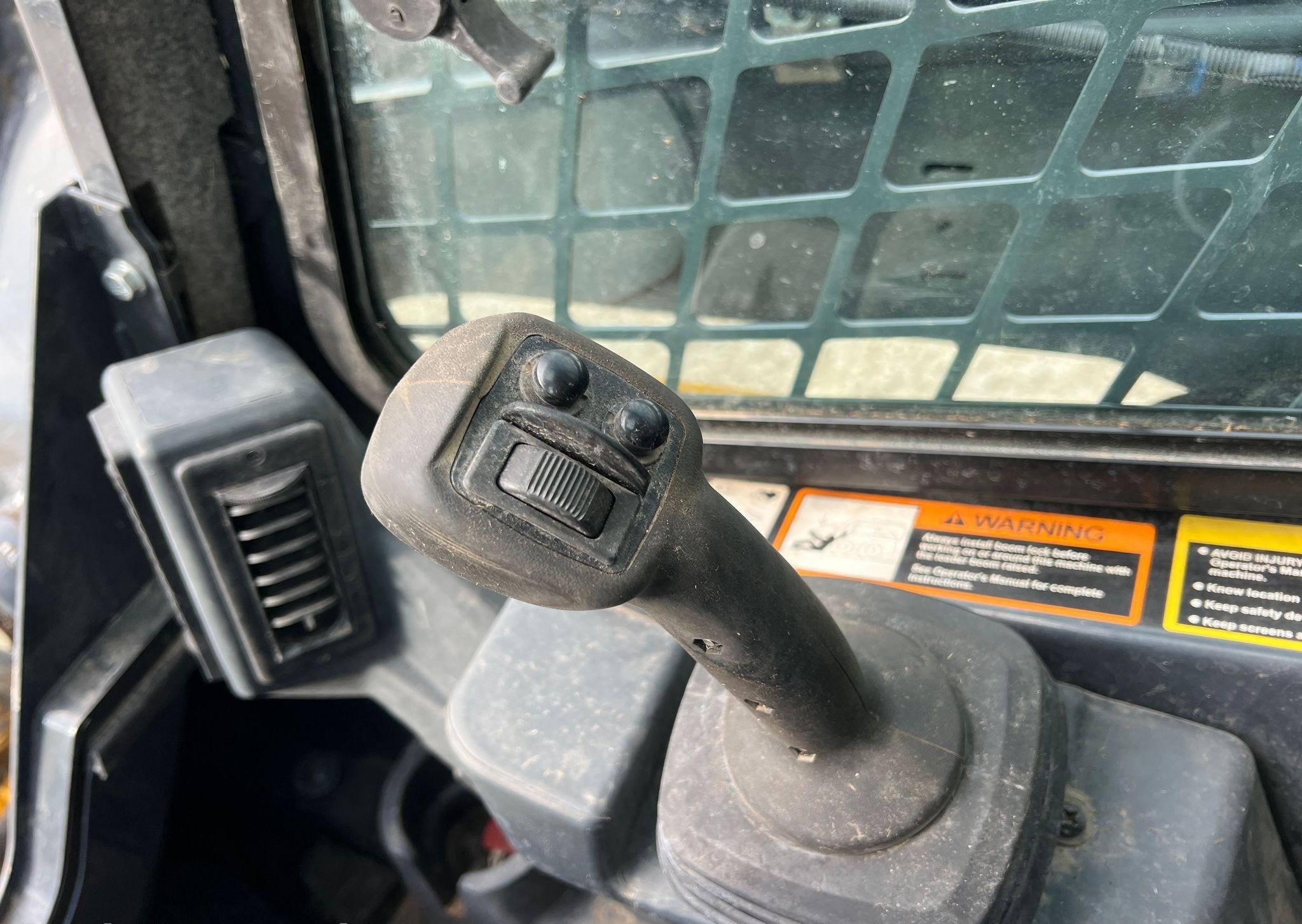 gallery 2019 John Deere 333G  tracked skid steer loader