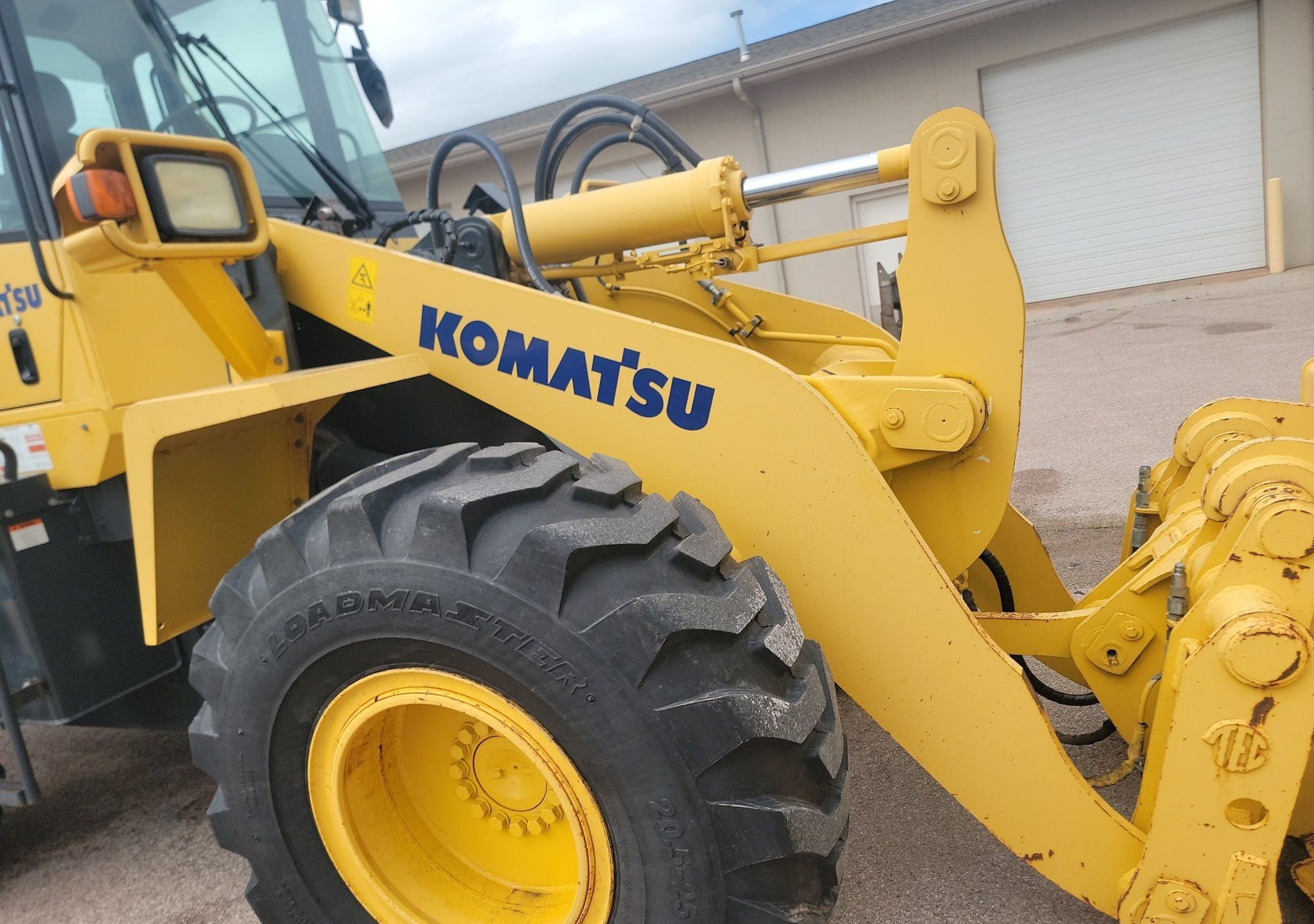 gallery 2005 Komatsu WA320 wheel loader