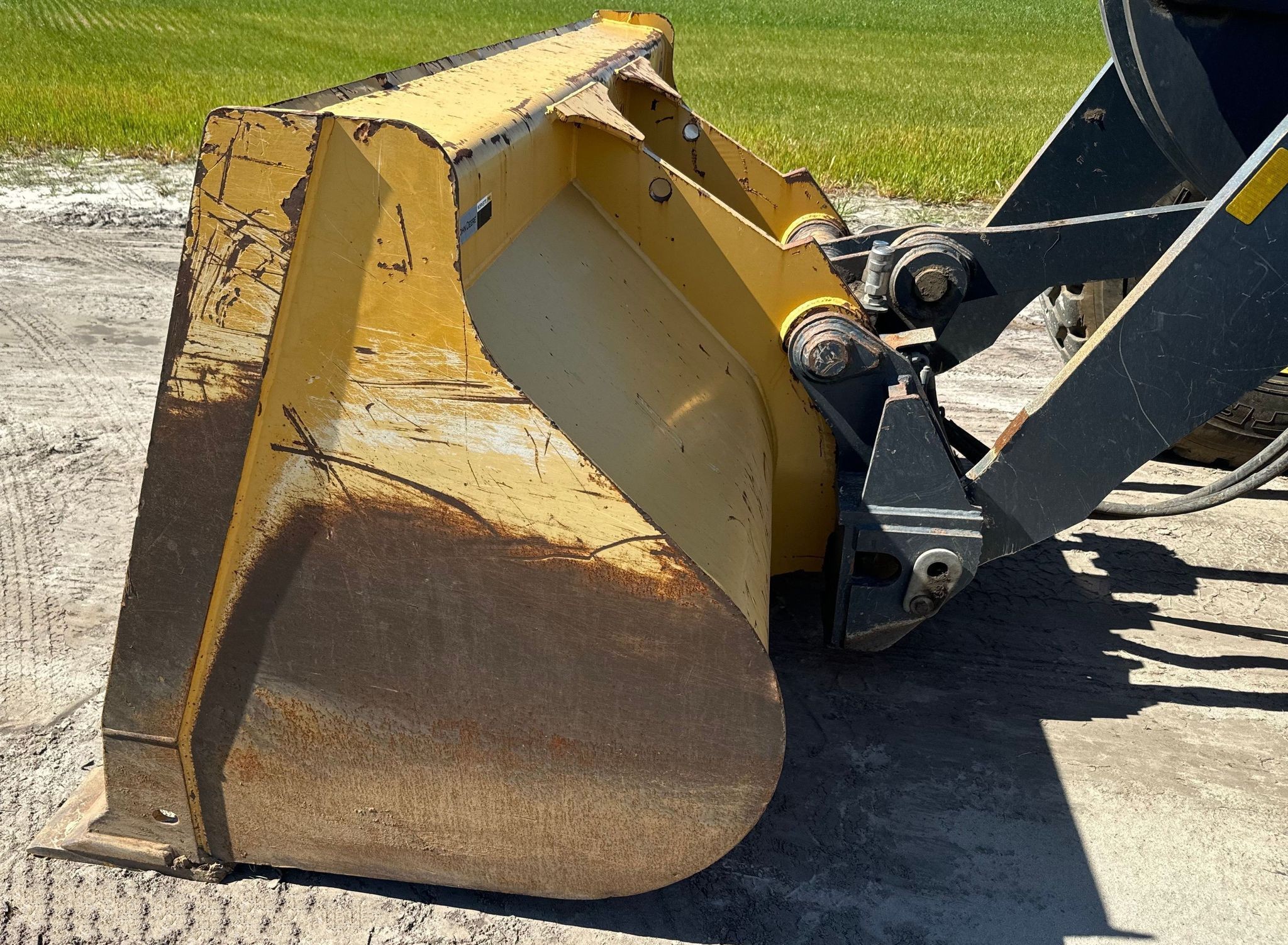 gallery 2014 John Deere 624K wheel loader