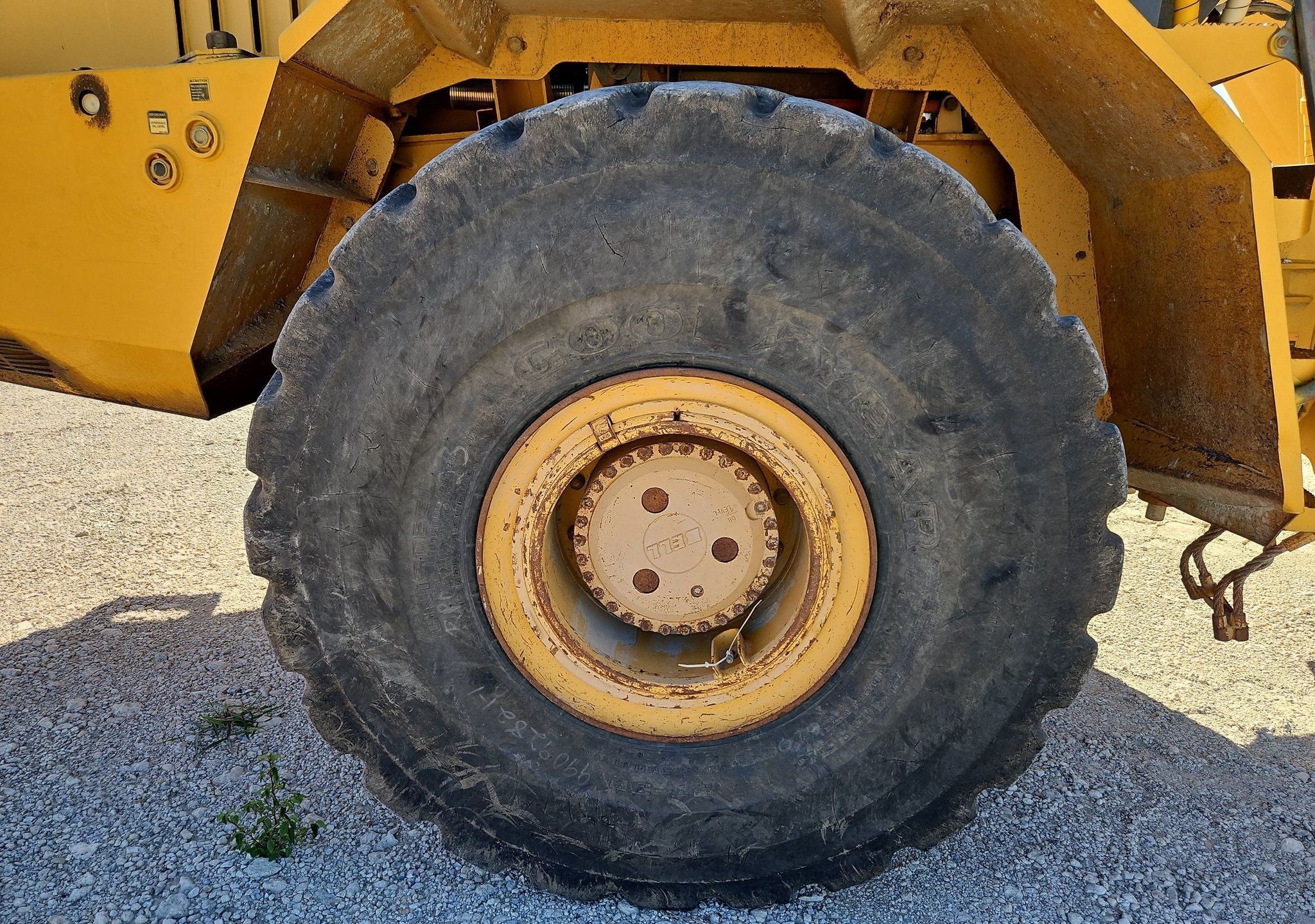 gallery 2000 John Deere 400C haul truck