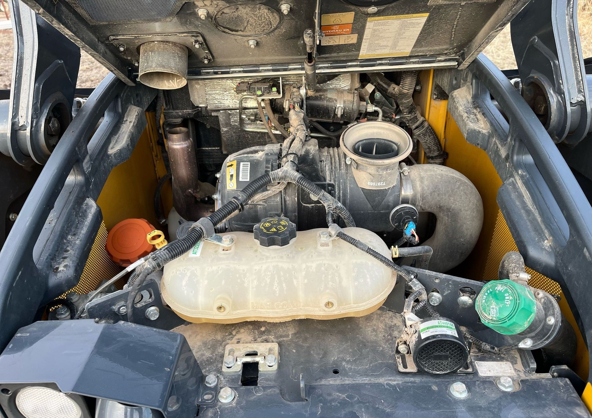 gallery 2019 John Deere 325G tracked skid steer loader