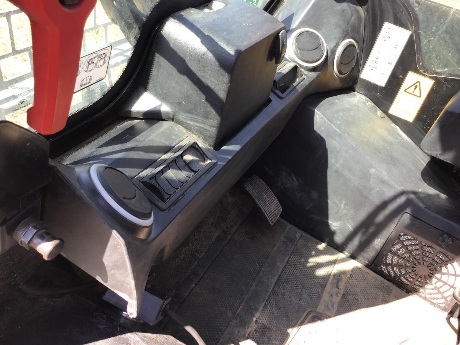 gallery 2015 JCB 260T Skid Steer Track Loader