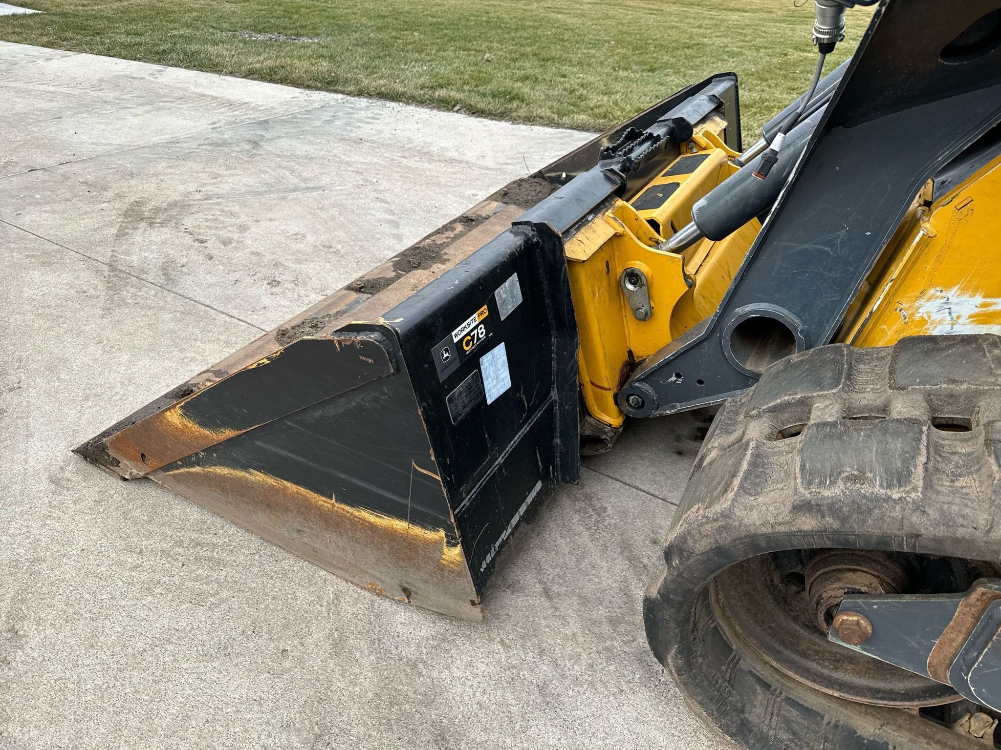 gallery 2021 John Deere 325g tracked skidsteer