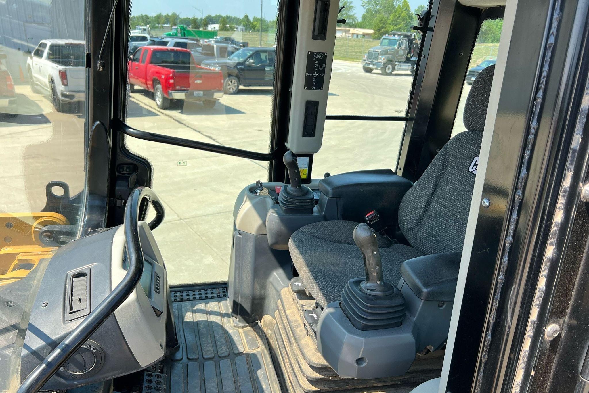 gallery 2016 Caterpillar 963K track loader