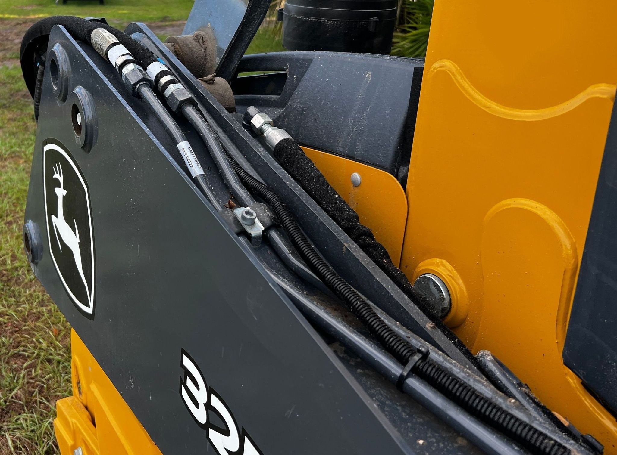 gallery 2022 John Deere 325G tracked skid steer